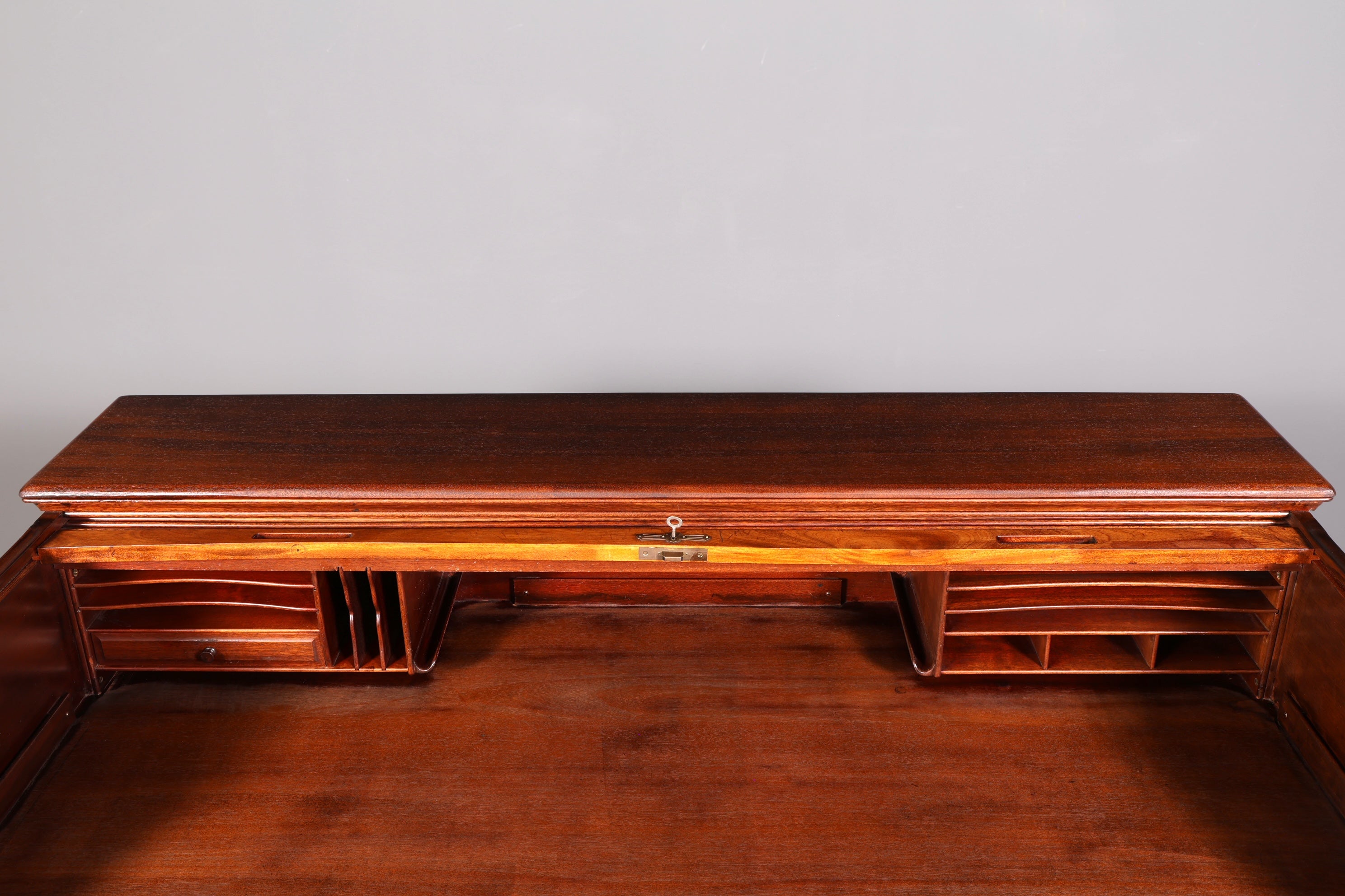 Wunderschöner Sekretär im Bauhaus Stil Rollladen Sekretär Art Deco Schreibtisch Office Table