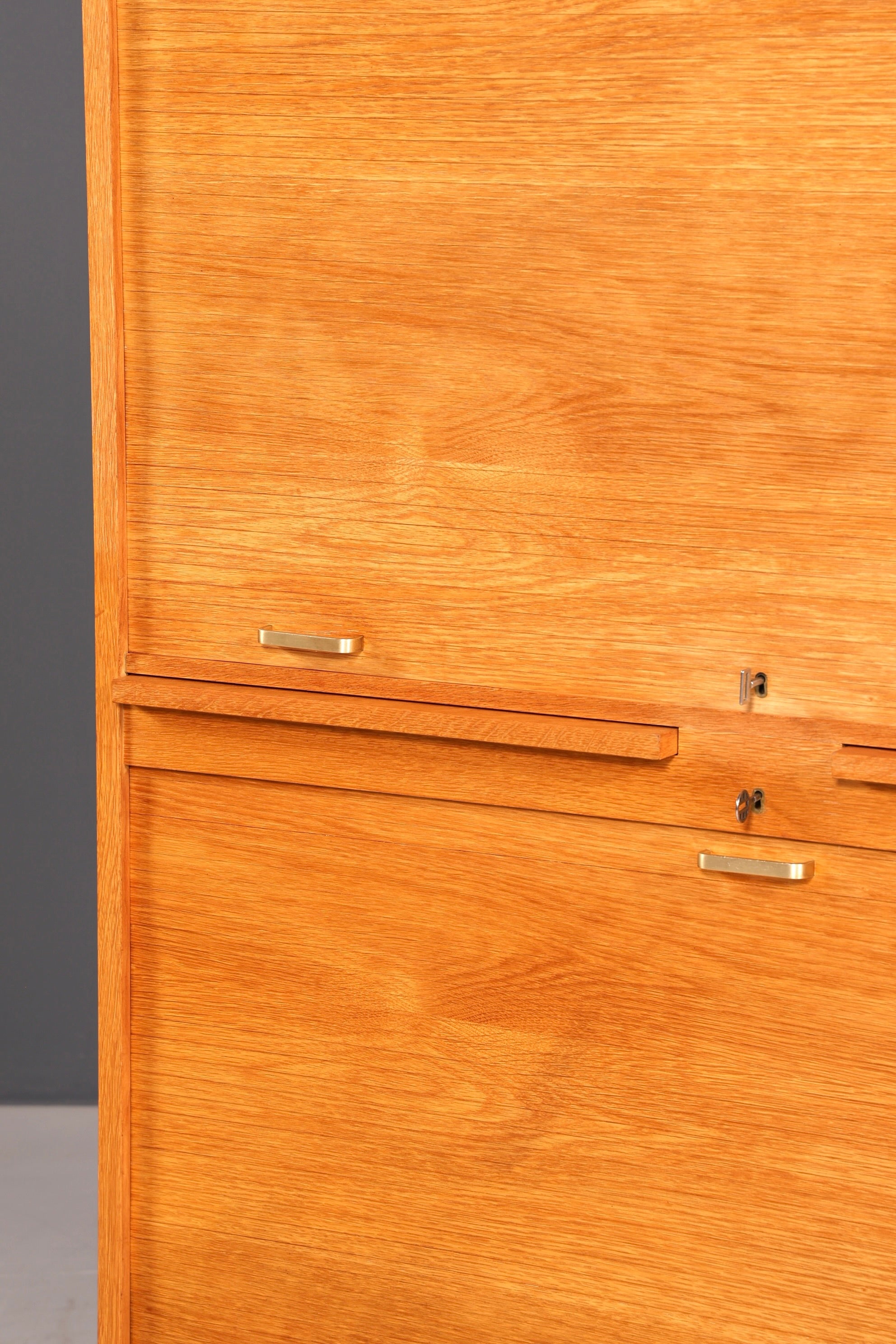 Stilvoller Mid Century Rollladenschrank Bauhaus Apothekerschrank Art Deco Büro Aktenschrank