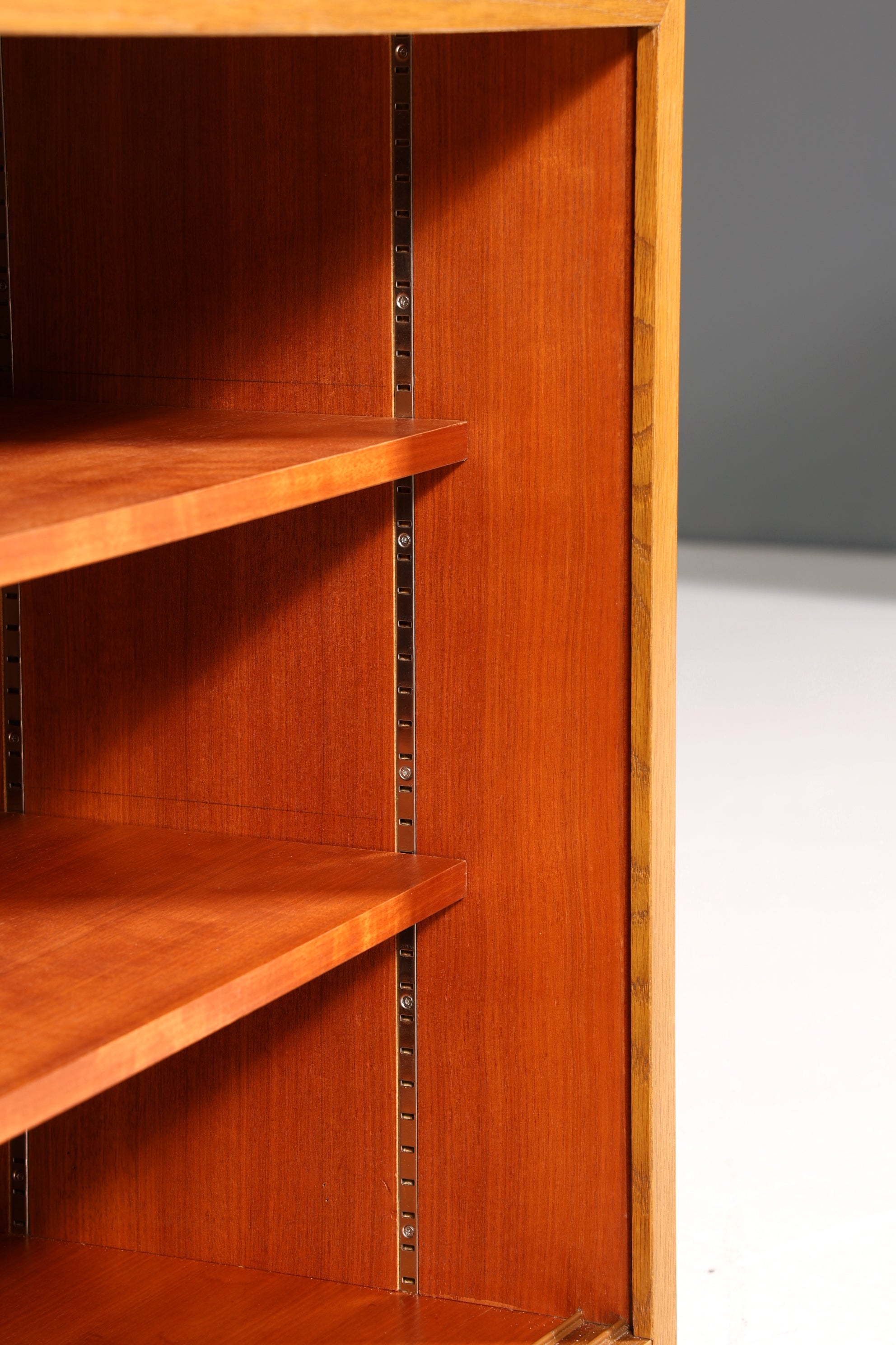 Wunderschöne Mid Century Kommode Vintage Schiebetür WB Schrank 60er Jahre 3 von 4