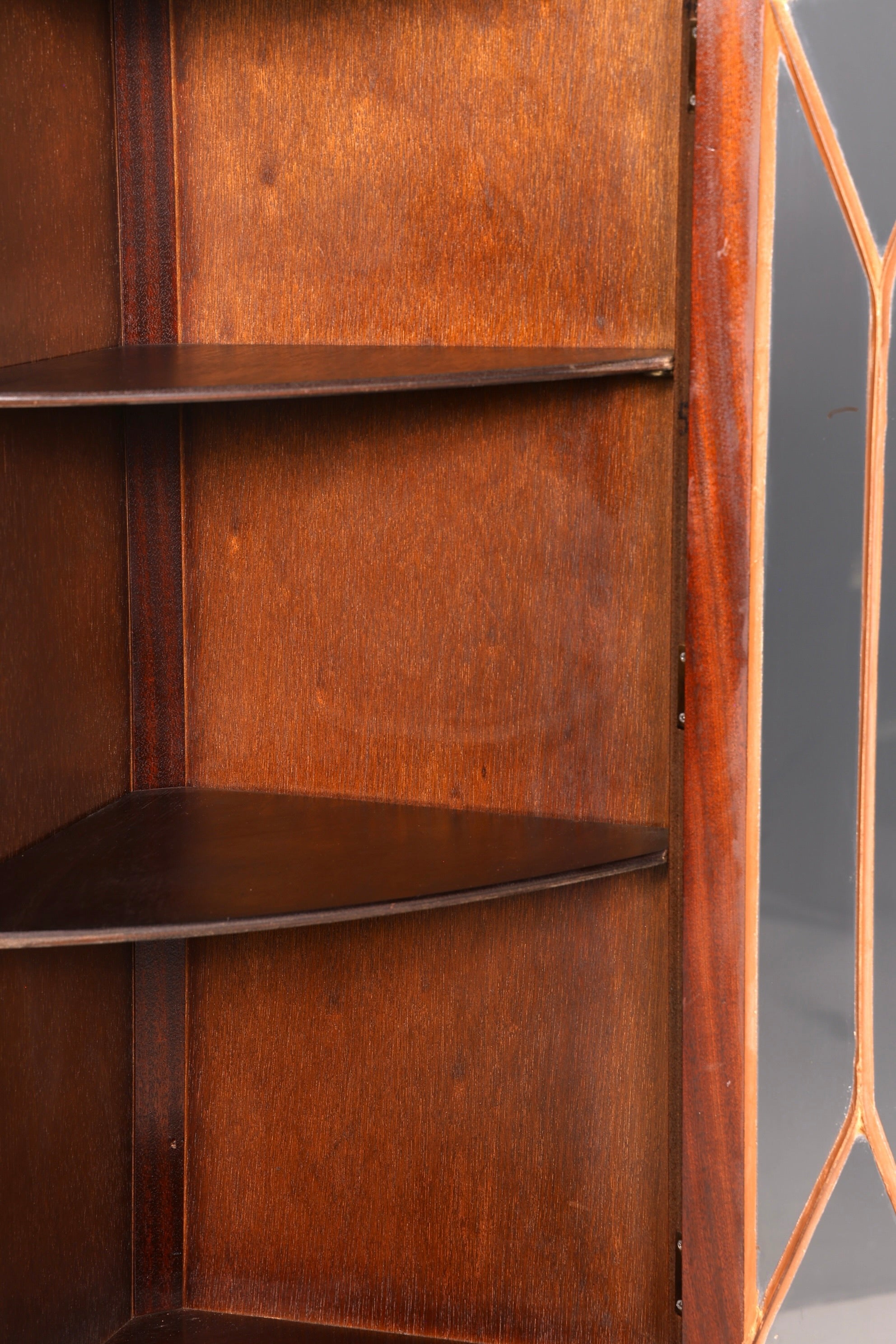 Wunderschöne Englische Eckvitrine Mahagoni 60er Echt Holz Schrank Eckschrank Glasvitrine Vitrine Vintage