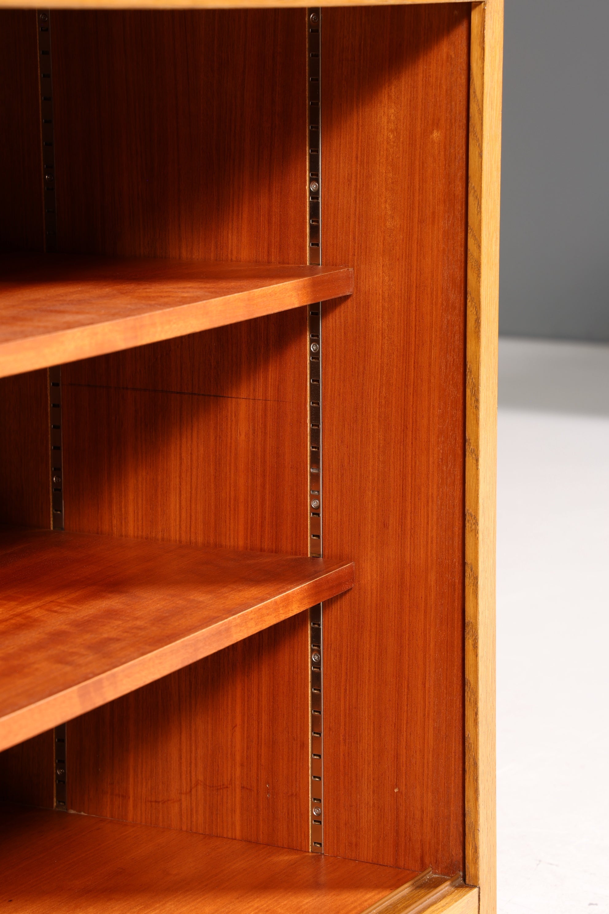 Wunderschöne Mid Century Kommode Vintage Schiebetür WB Schrank 60er Jahre 4 von 4