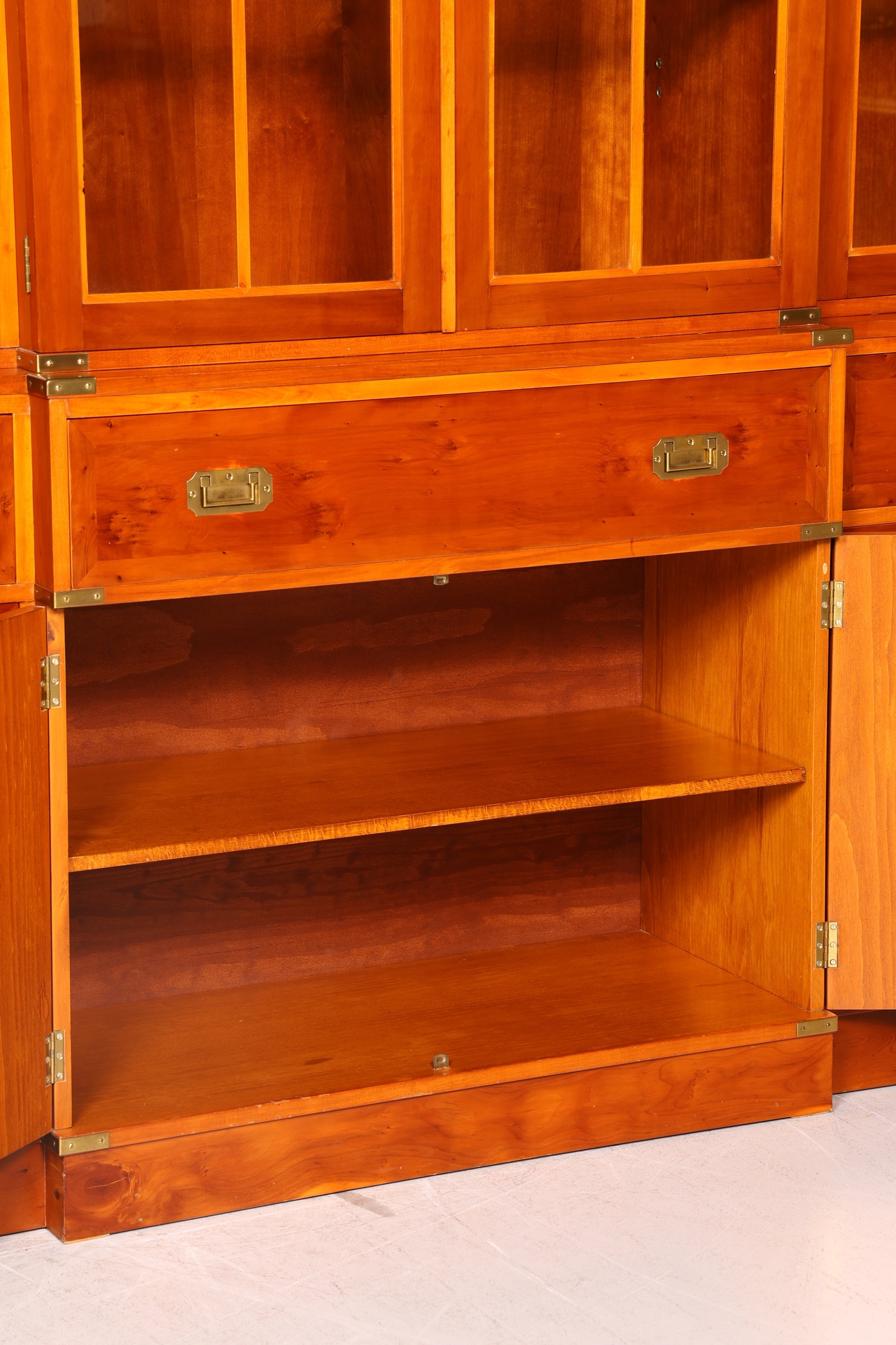 Beeindruckender Maritimer Englischer Vitrinenschrank Bibliothek Bücherschrank Anrichte Buffet Glasvitrine Antik Vintage