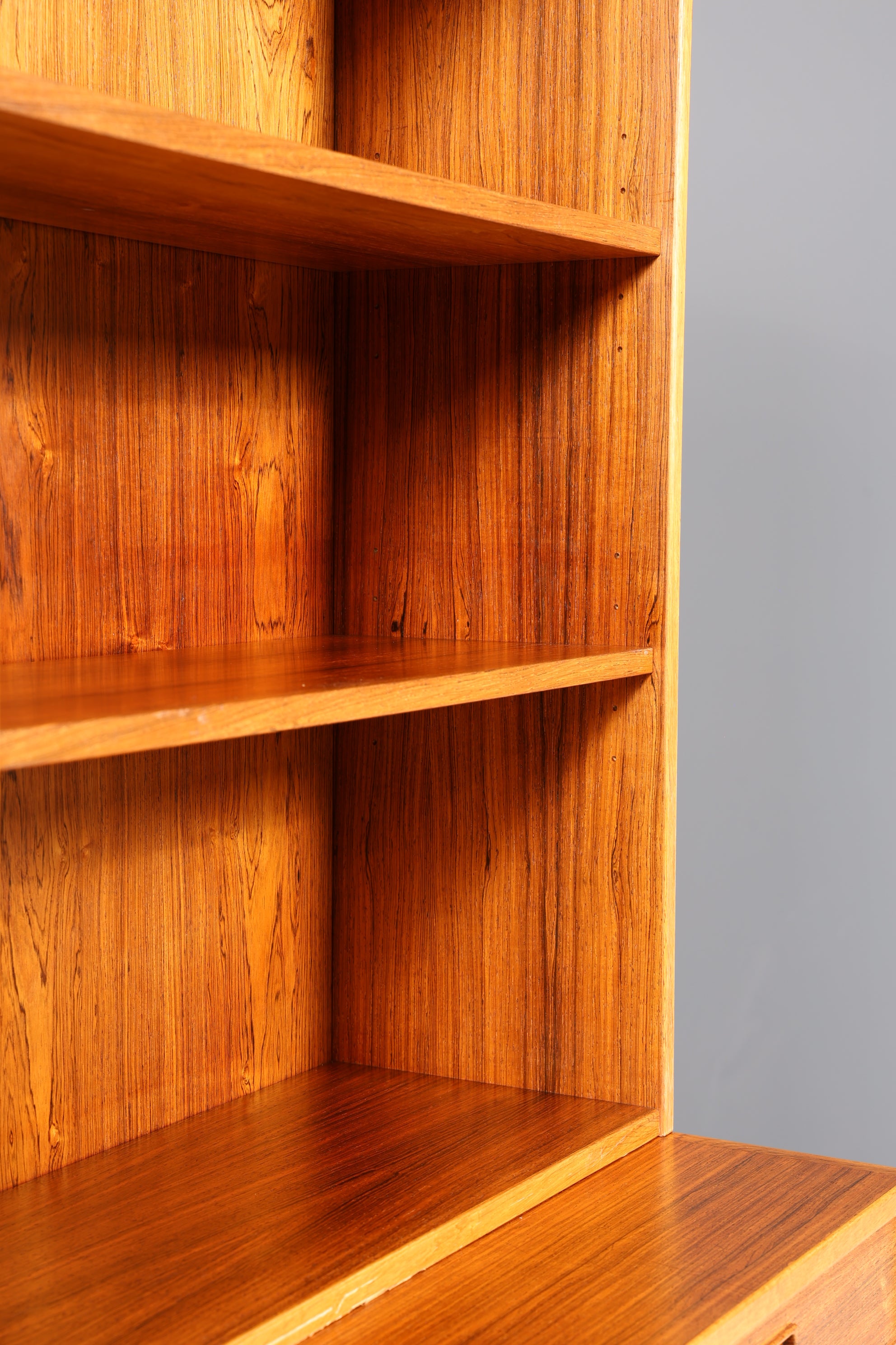 Traumhaftes Mid Century Regal echt Holz Schrank Danish Design Retro Kommode Vintage Bücherregal 60er Jahre 2 von 2