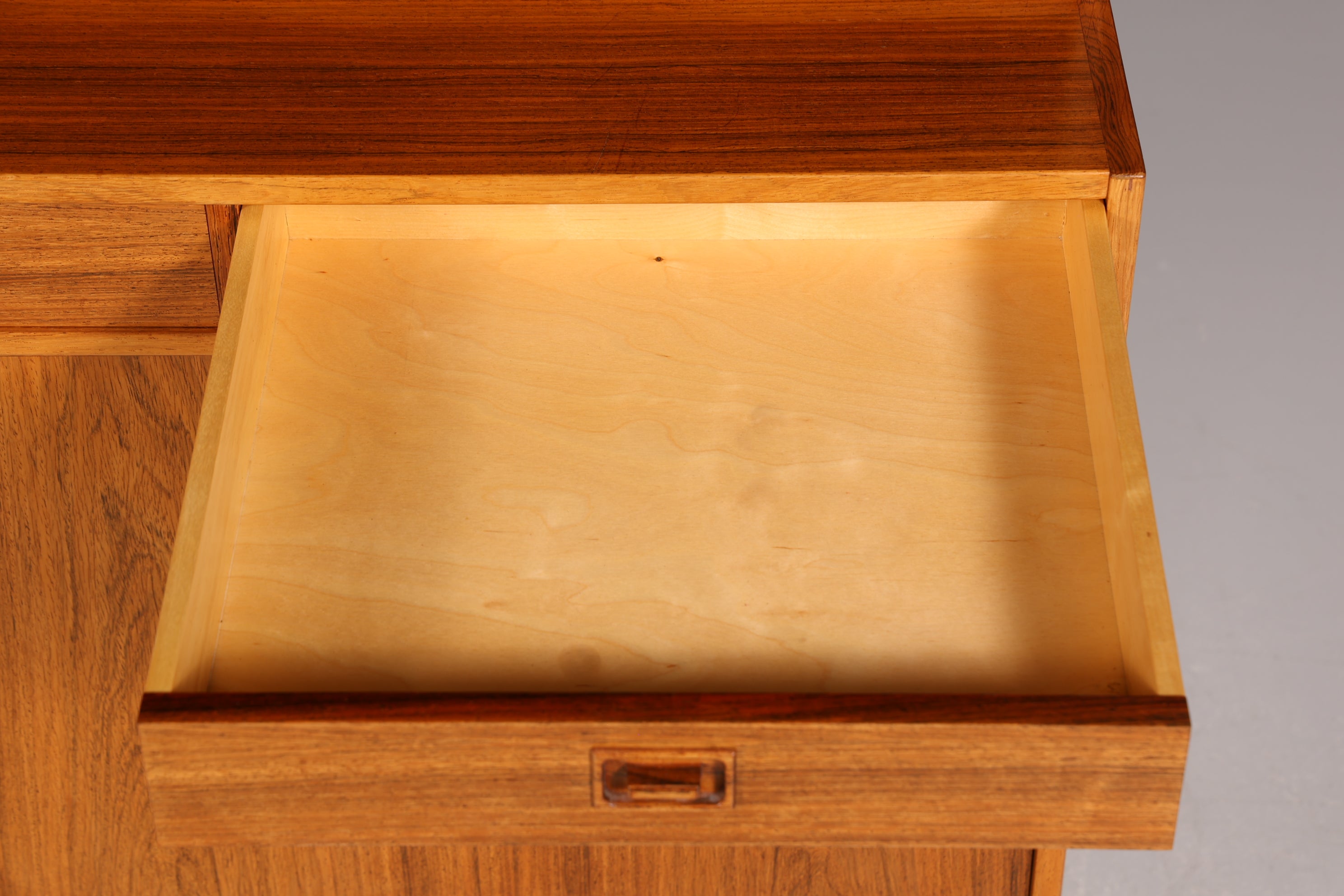 Traumhaftes Mid Century Regal echt Holz Schrank Danish Design Retro Kommode Vintage Bücherregal 60er Jahre 2 von 2