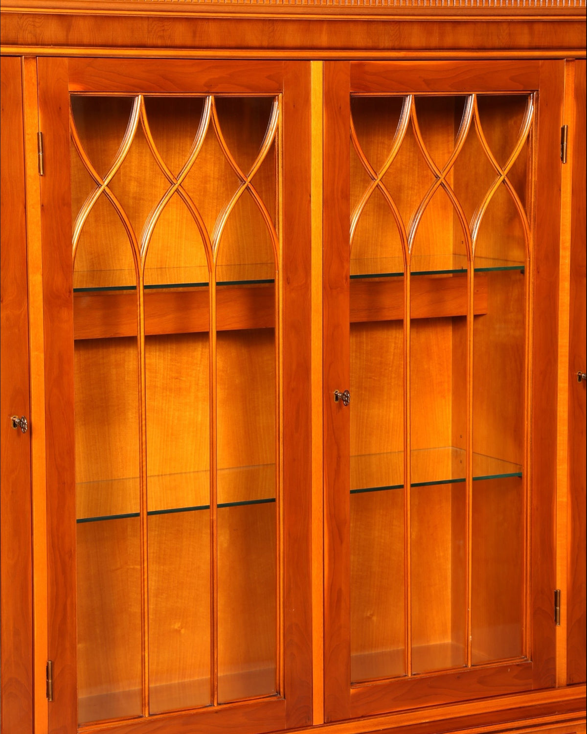 Englische Vitrine Eibe – Bild 9