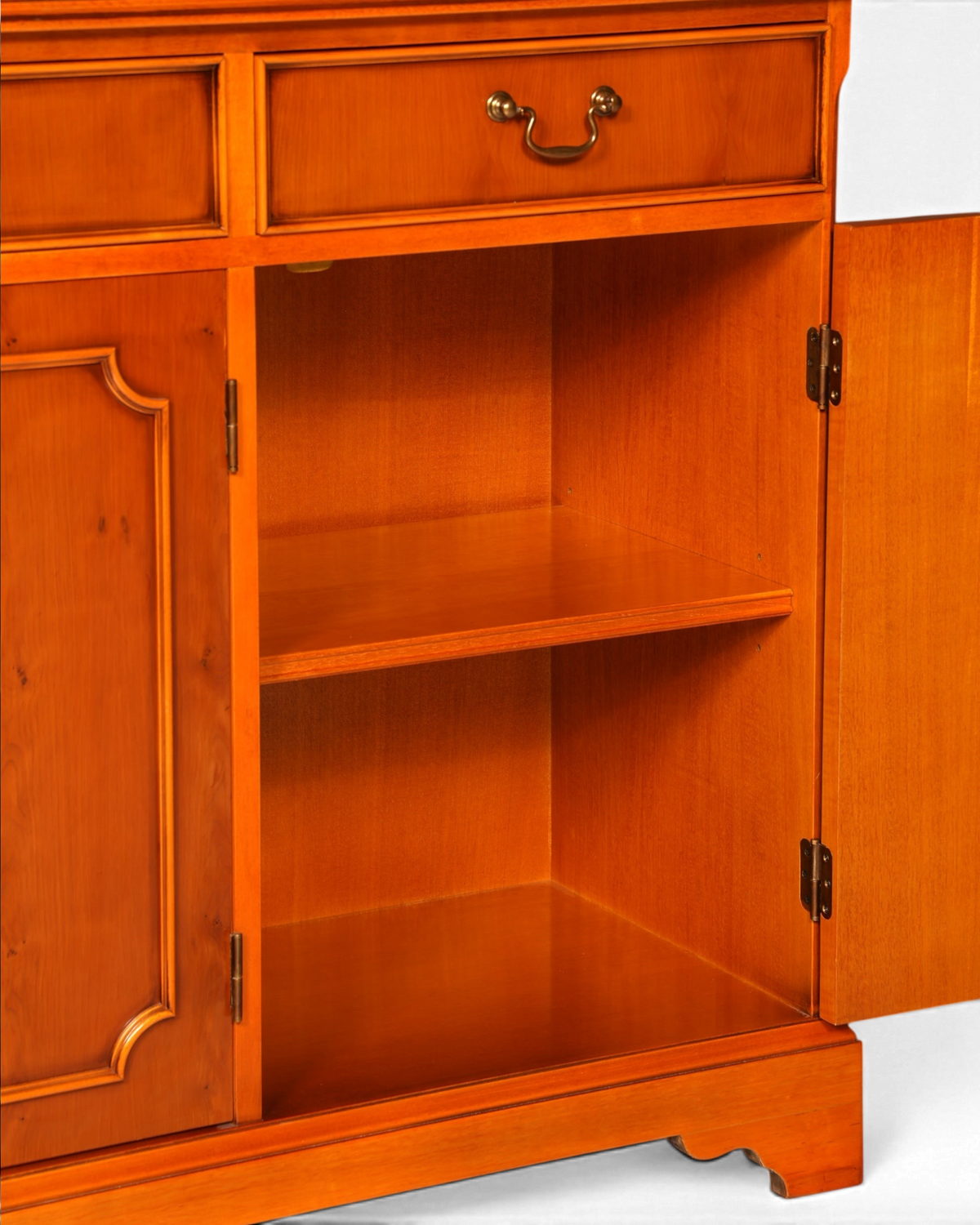 Englische Vitrine Eibe – Bild 13