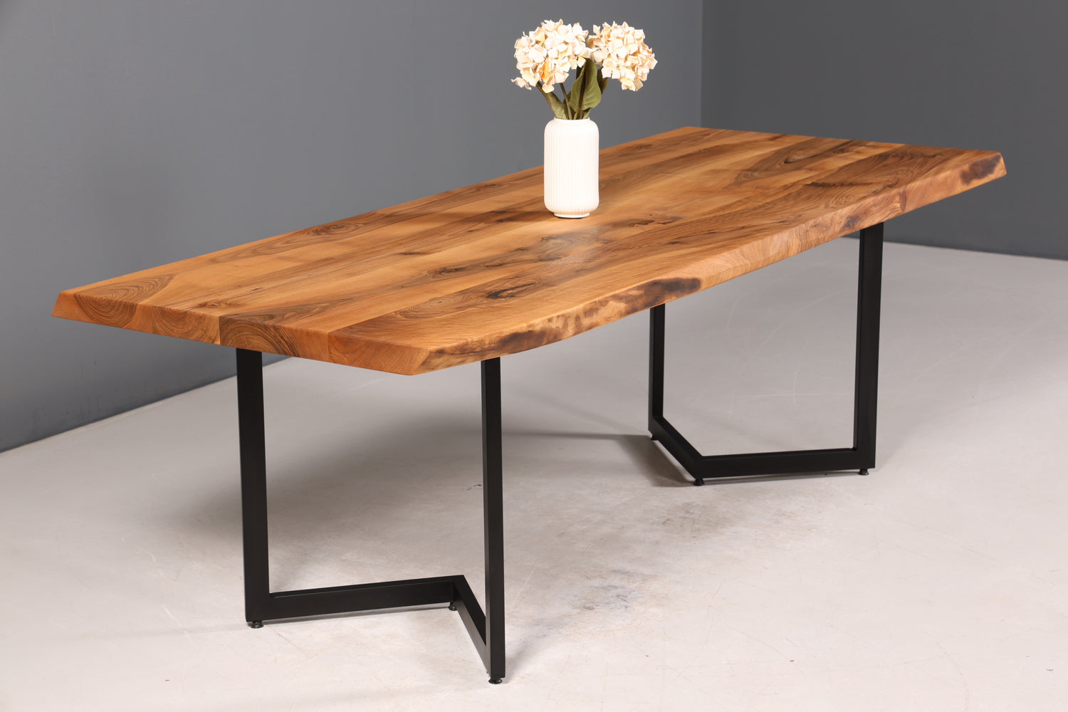 Wunderschöner Nussbaum Tisch 240cm-95cm Esszimmer Tisch Baumkanten Platte massiv Holz Küchentisch