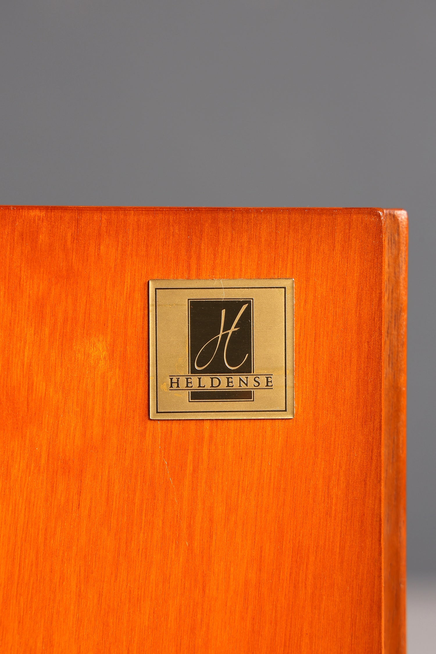 Stilvolle Original Heldense Eckvitrine Englische Vitrine Eibe Bücherschrank Antik Stil Glasvitrine Buffet