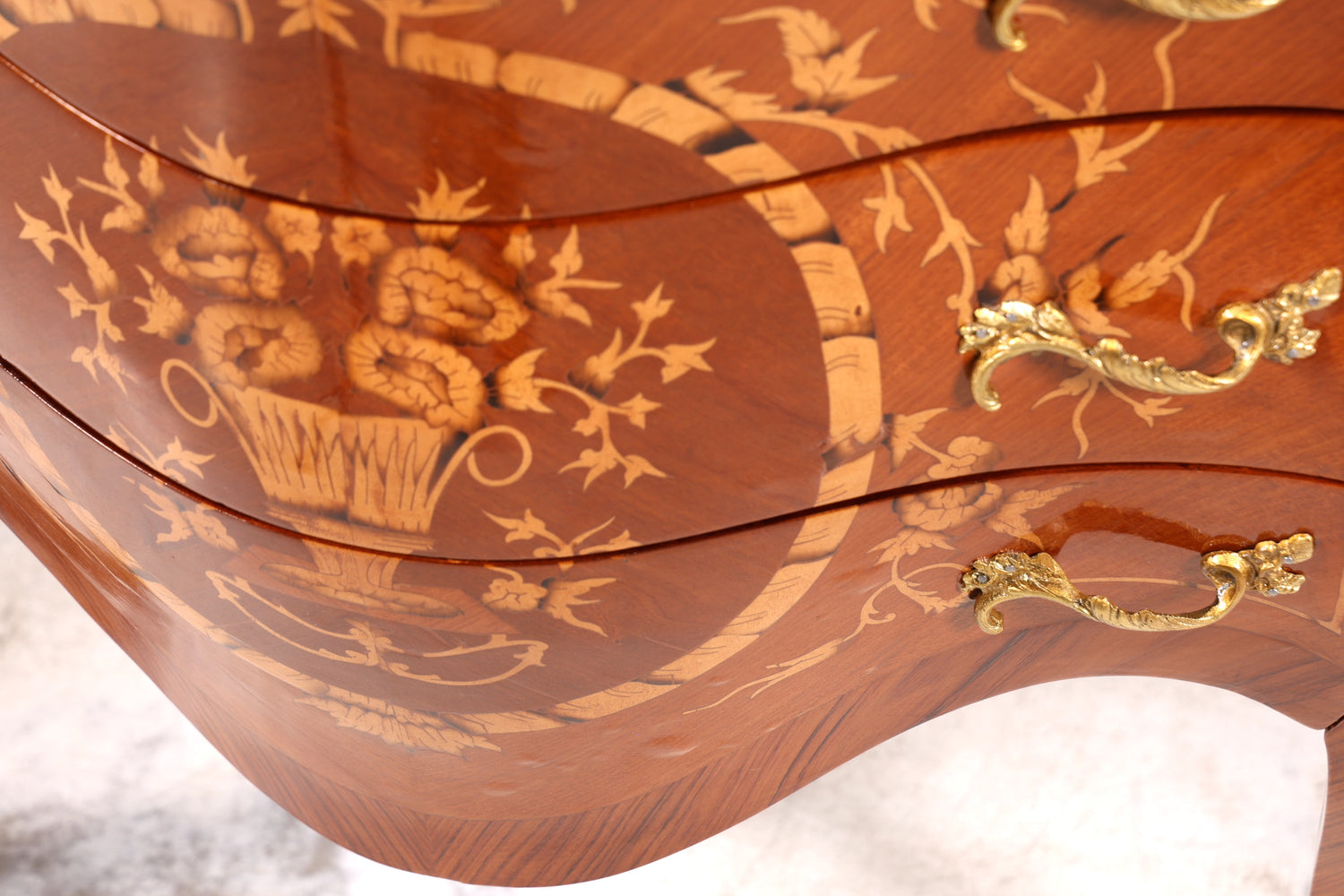 Königliche Bauchige Barock Stil Kommode Messing Louis XV Sideboard Antik Stil Schubladenkommode