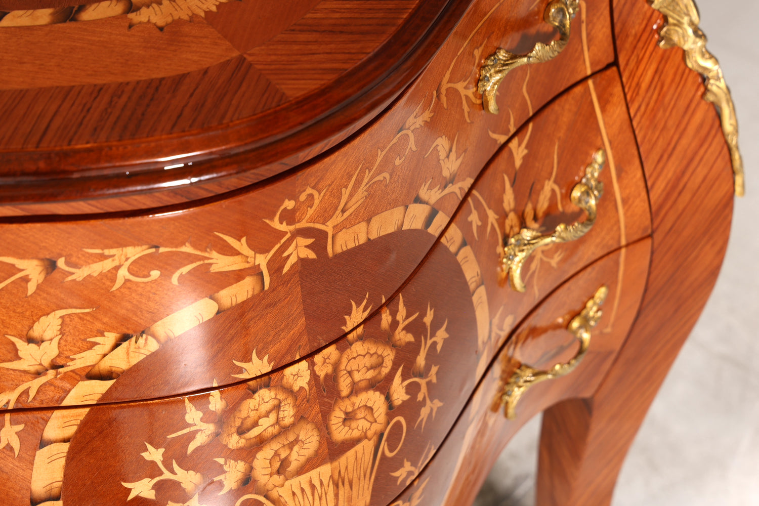 Königliche Bauchige Barock Stil Kommode Messing Louis XV Sideboard Antik Stil Schubladenkommode