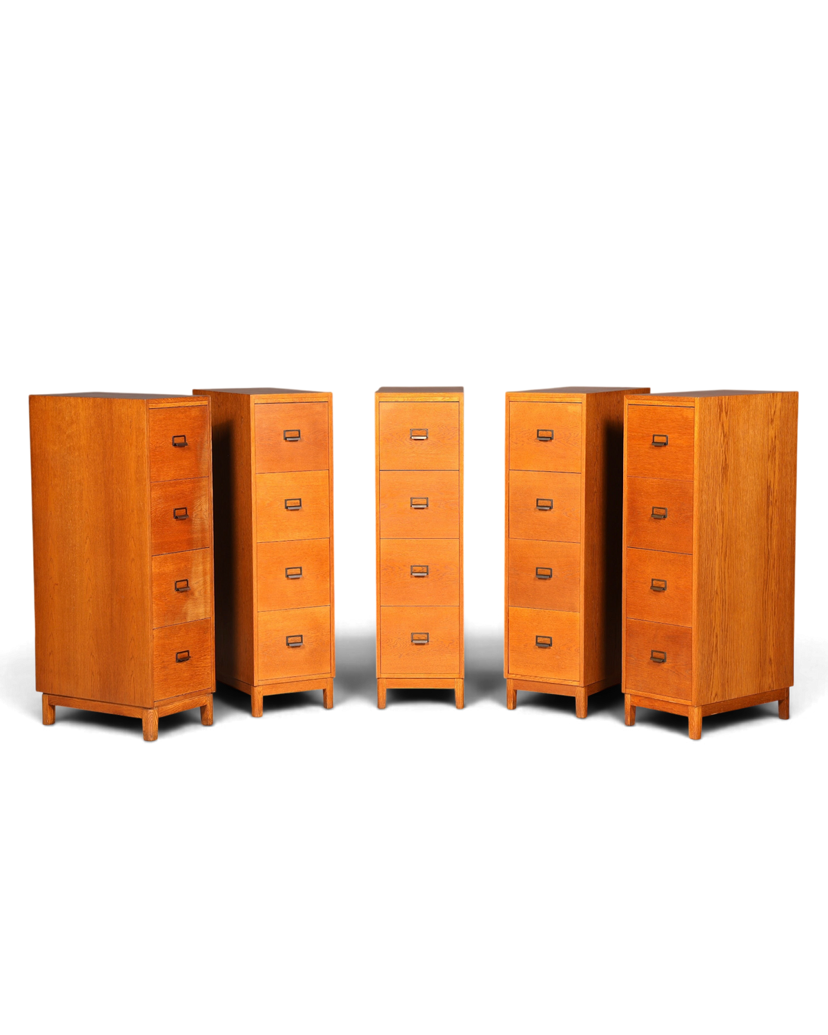 Hauptstadt Möblerei Mid Century Aktenschrank Set aus massivem Holz mit Bauhaus-Design und Metallgriffen