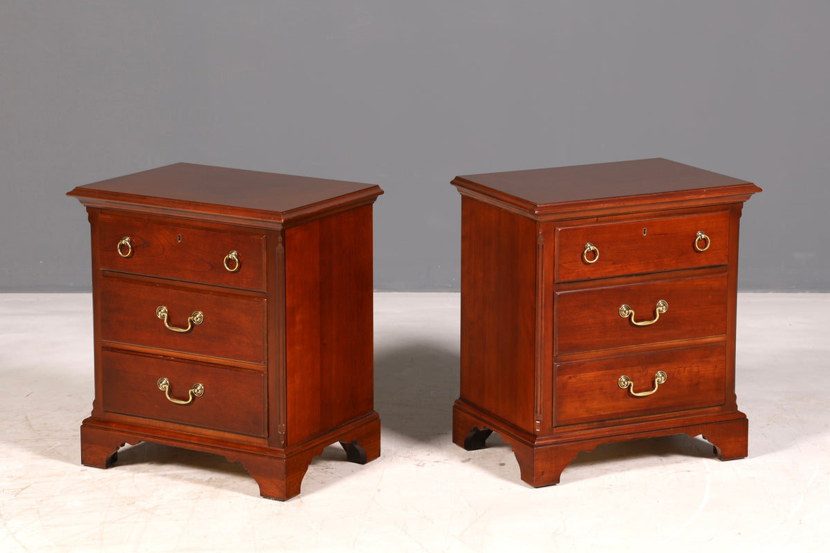 Elegant Drexel Heritage dresser in antique style, bedside table, USA chest of drawers 1 of 2