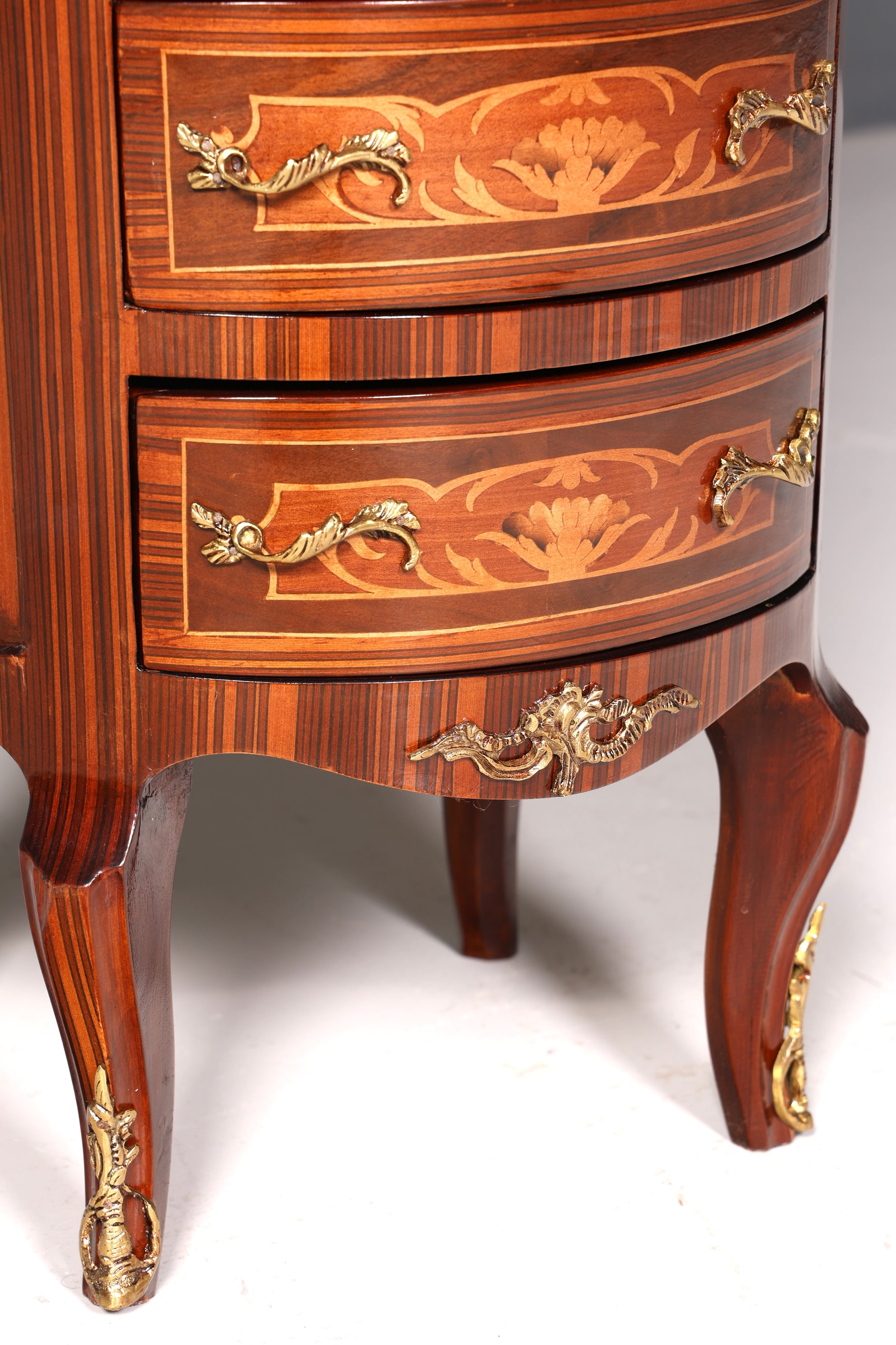 Dreamy Baroque style chest of drawers, vertico with inlaid details, 7-drawer chest