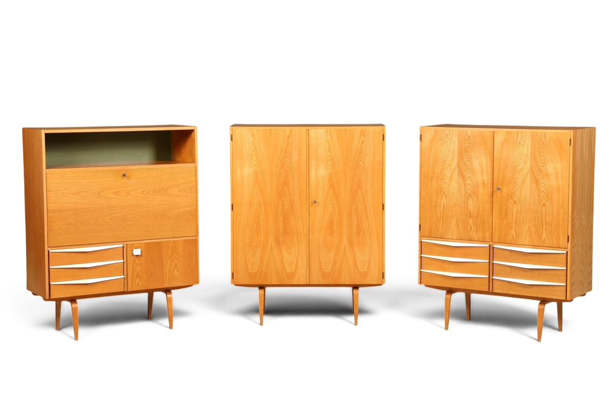 Hauptstadt Möblerei Hellerau Schrank Set Modell 427 aus hellem Eschenholz im Mid-Century Design mit konischen Beinen