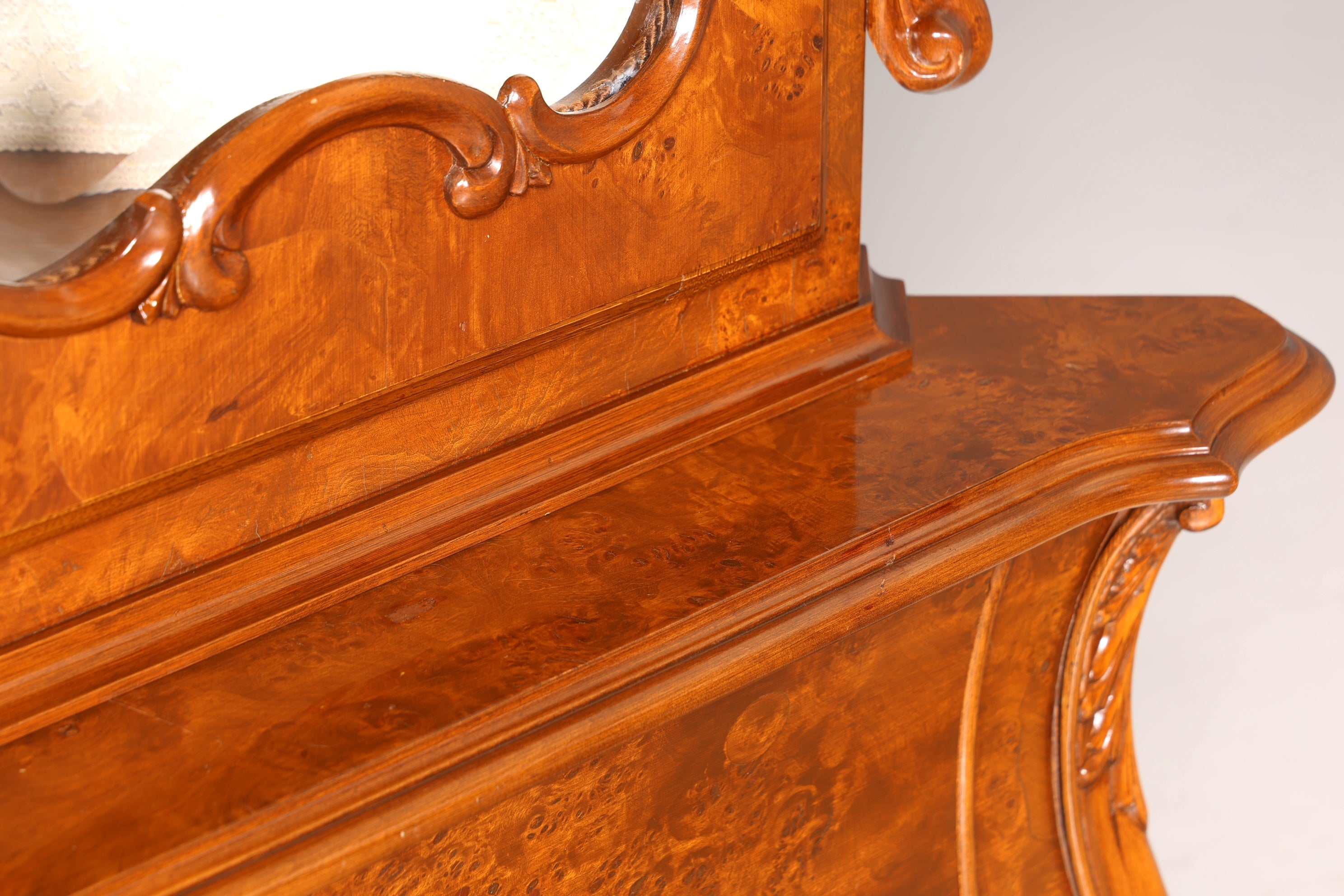 Wunderschöne Barock Eckvitrine echt Holz Chippendale Vitrine Regal Schrank