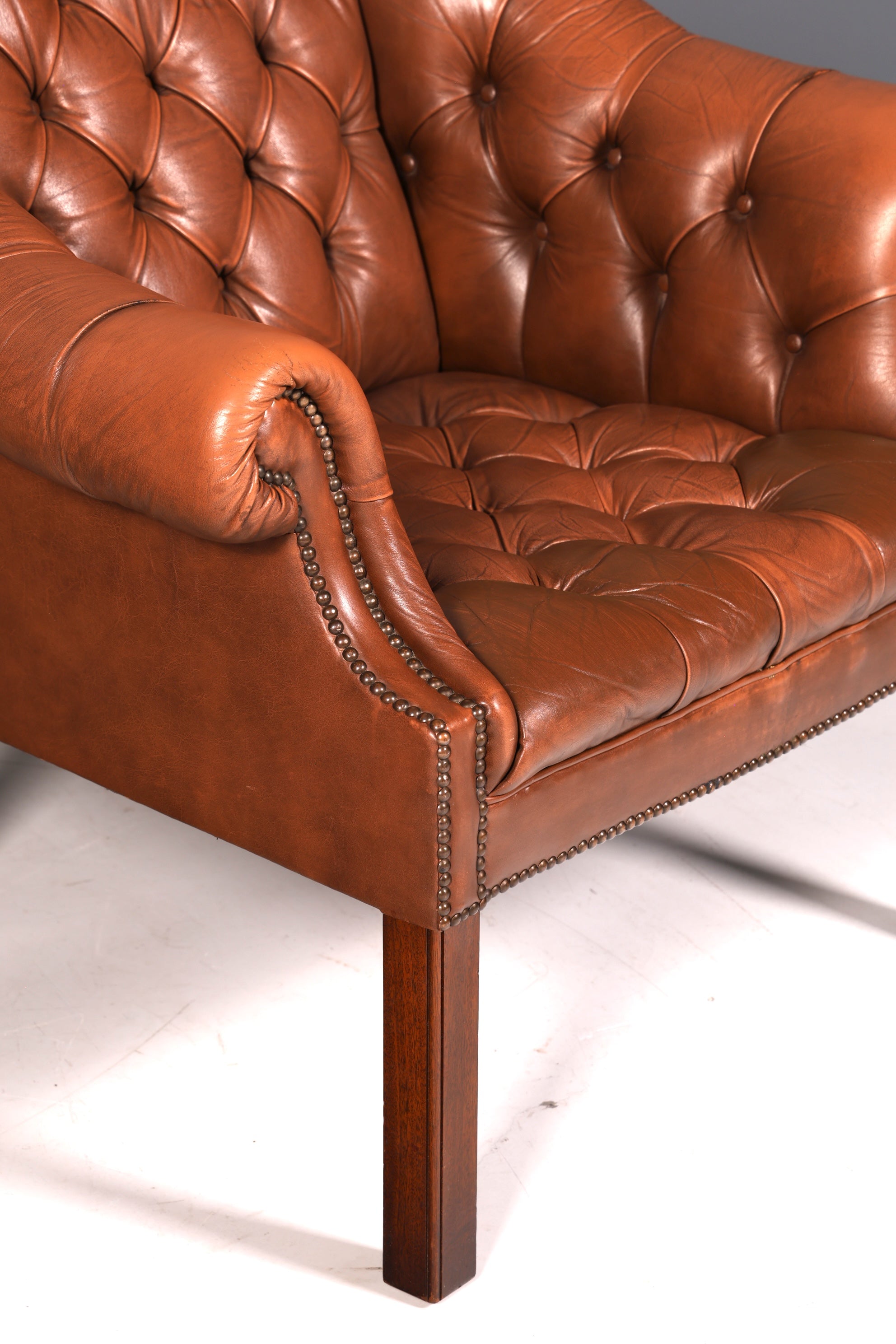 Elegant Chesterfield armchair club chair genuine brown leather English leather armchair