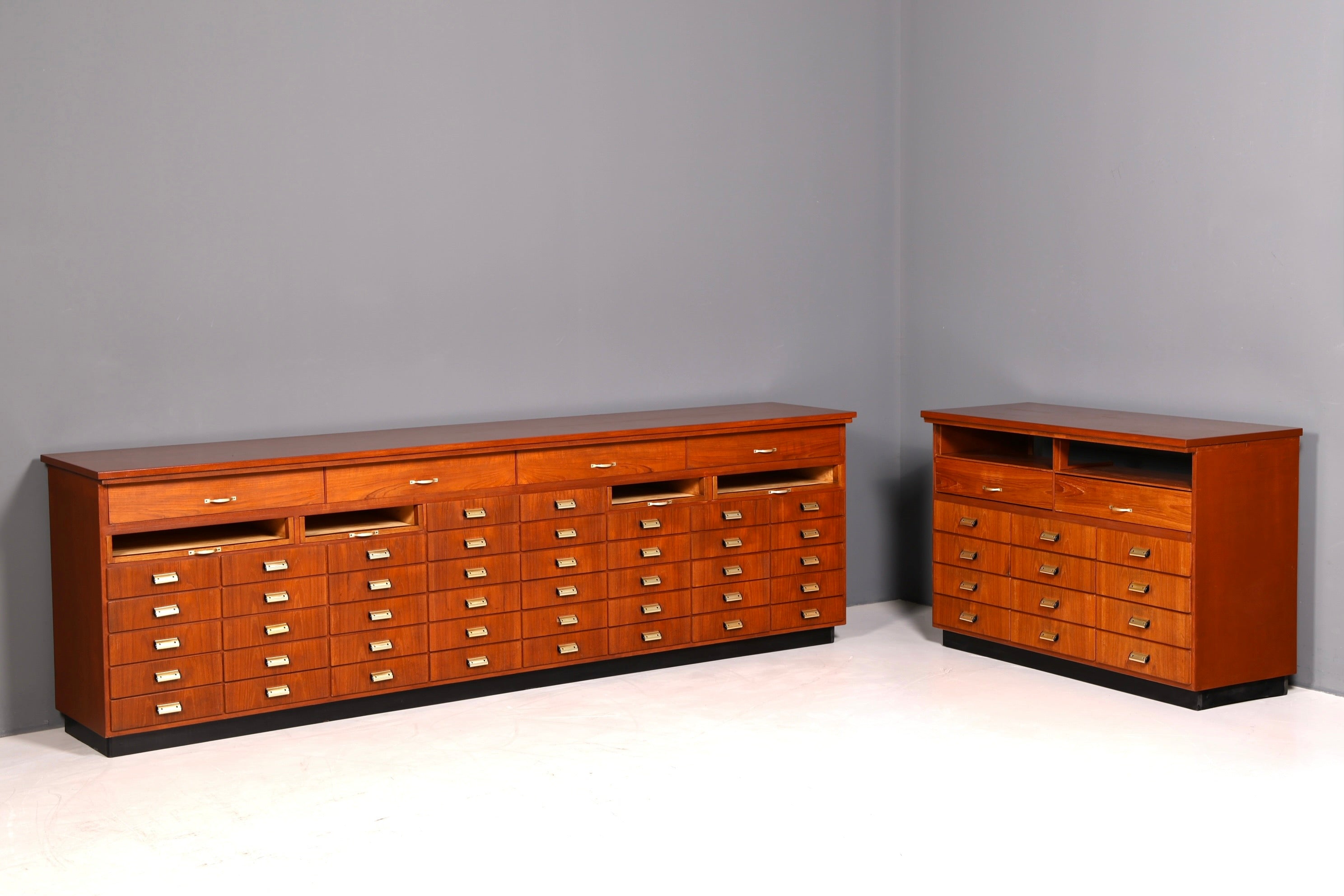 Beeindruckende XXL Mid Century Kommode Vintage Bauhaus Apotheker Schrank Retro Schubladenkommode