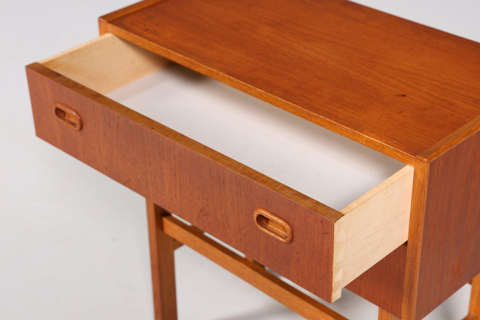 Schlichte Kommode "Made in Denmark" Teak Holz Beistelltisch