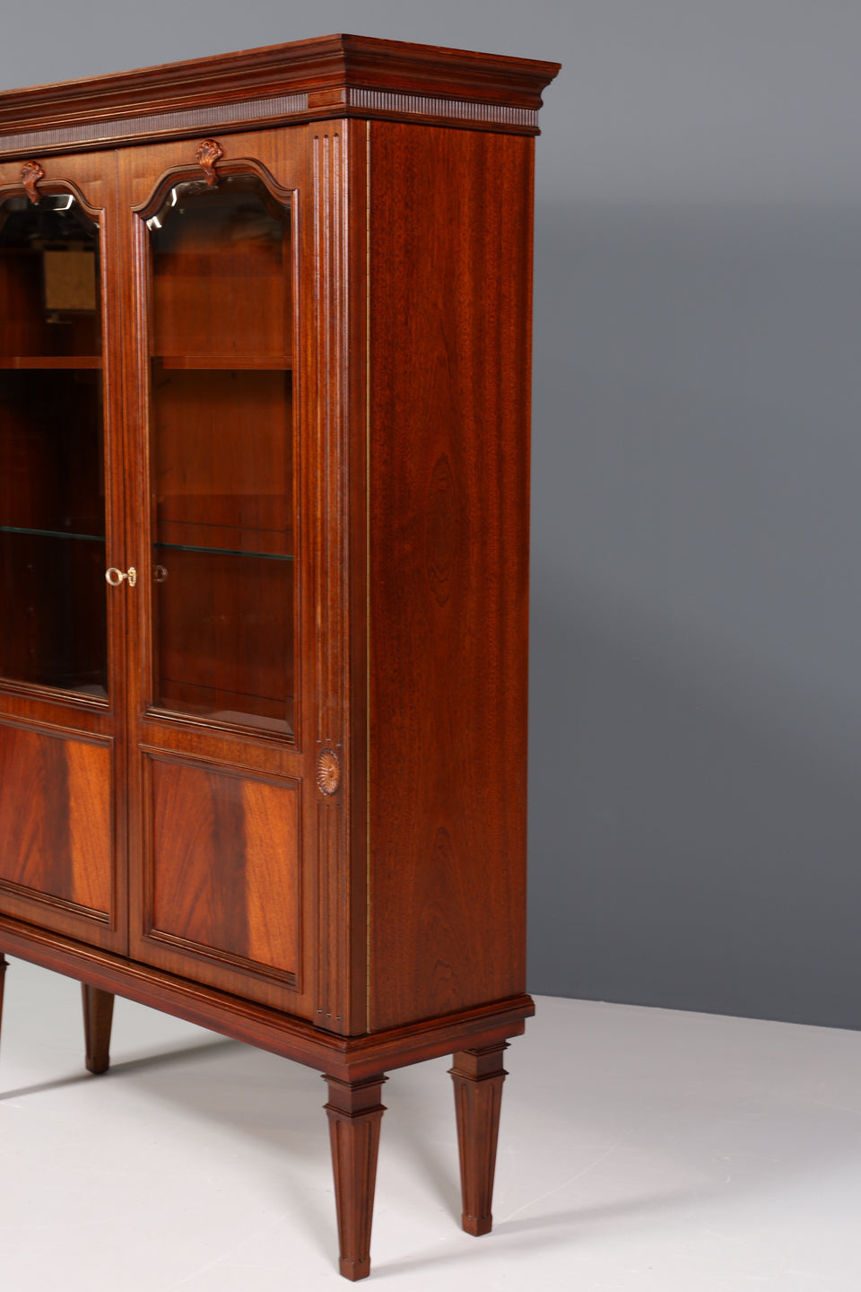 Traumhafte Vitrine im Englischen Stil Regal Geschirrschrank Gründerzeit Stil