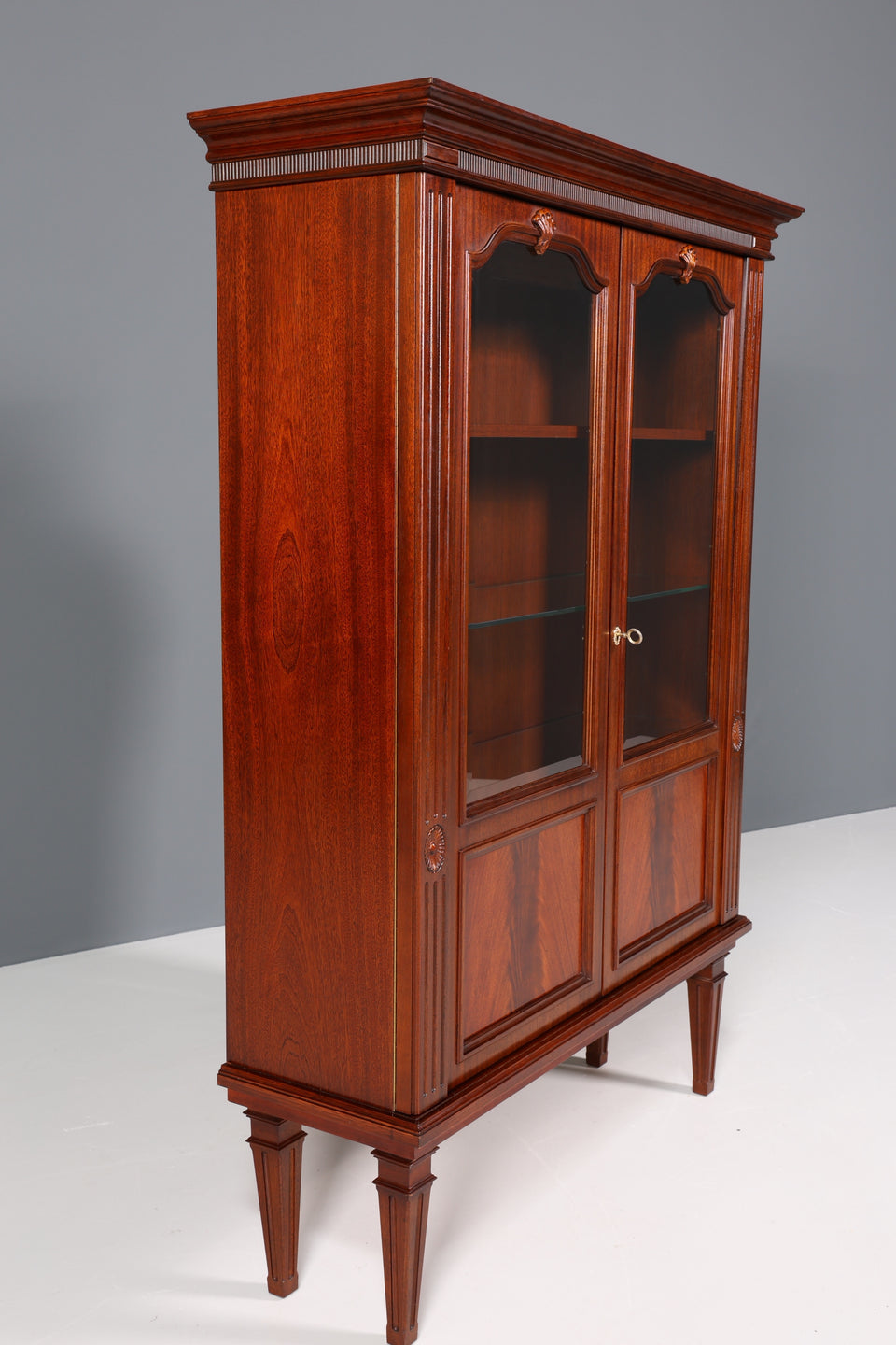 Traumhafte Vitrine im Englischen Stil Regal Geschirrschrank Gründerzeit Stil