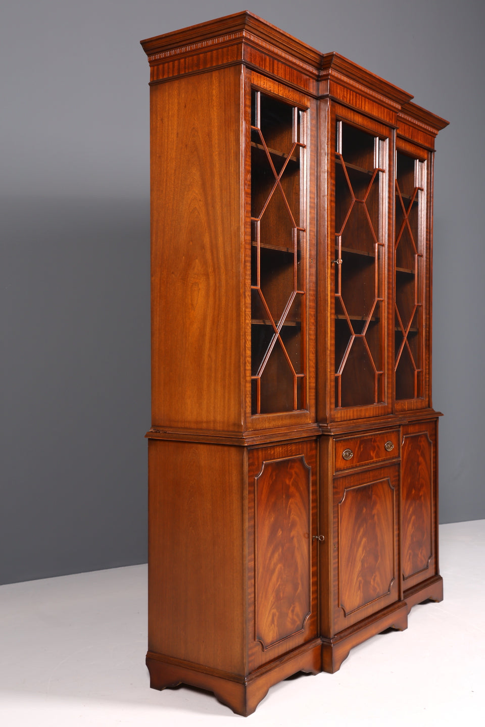 Original Heldense Englische Vitrine Bibliothek Bücherschrank