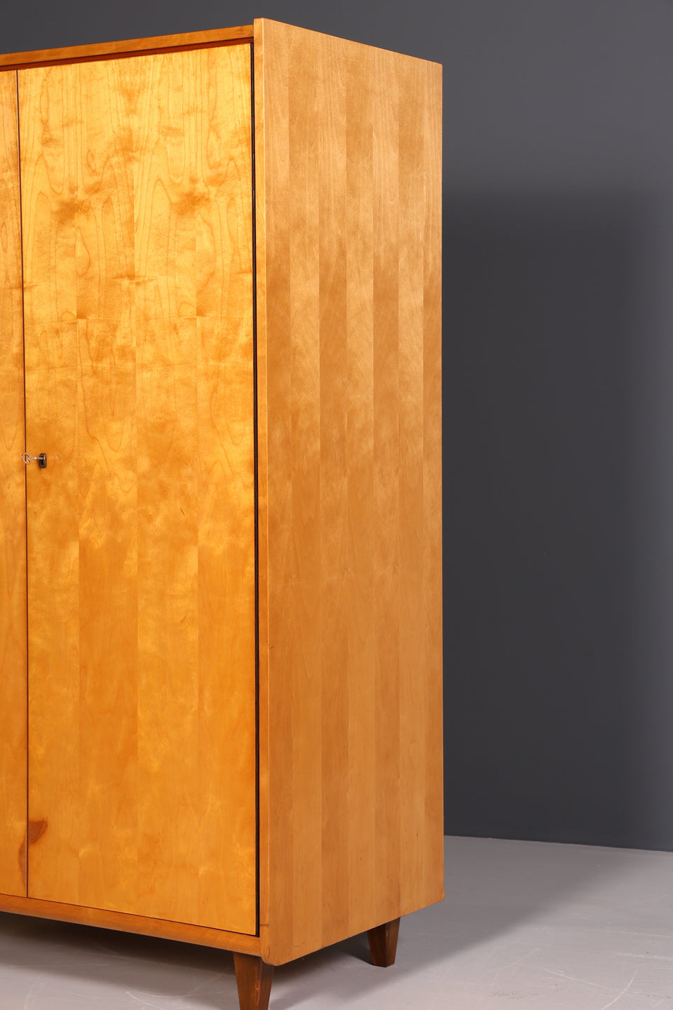 Wunderschöner Mid Century Kleiderschrank 2-türiger Retro Schrank Vintage