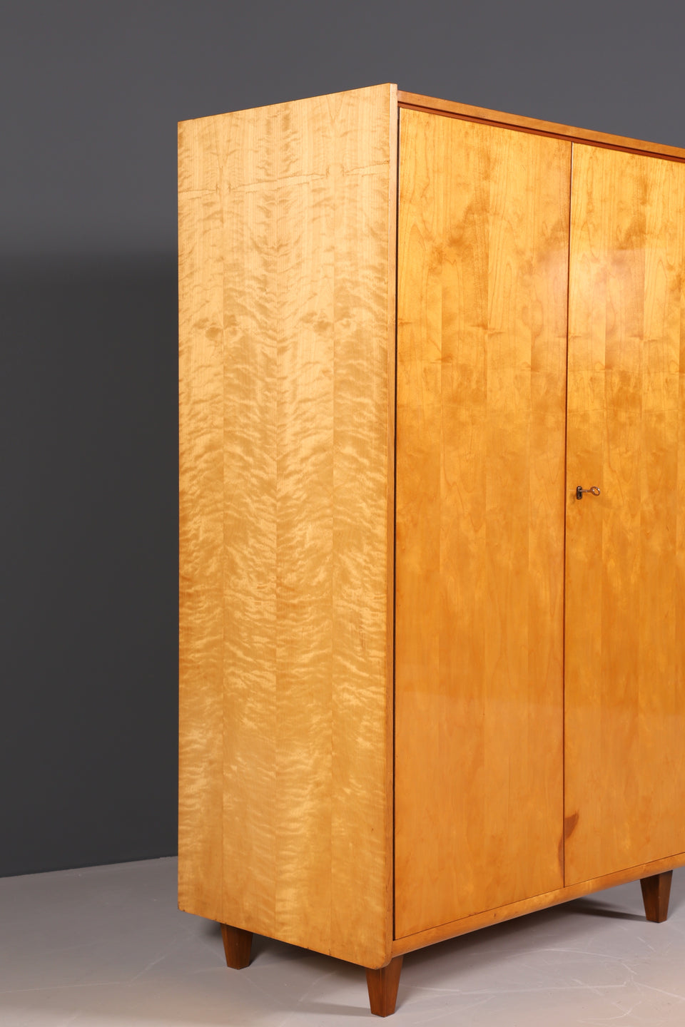 Wunderschöner Mid Century Kleiderschrank 2-türiger Retro Schrank Vintage