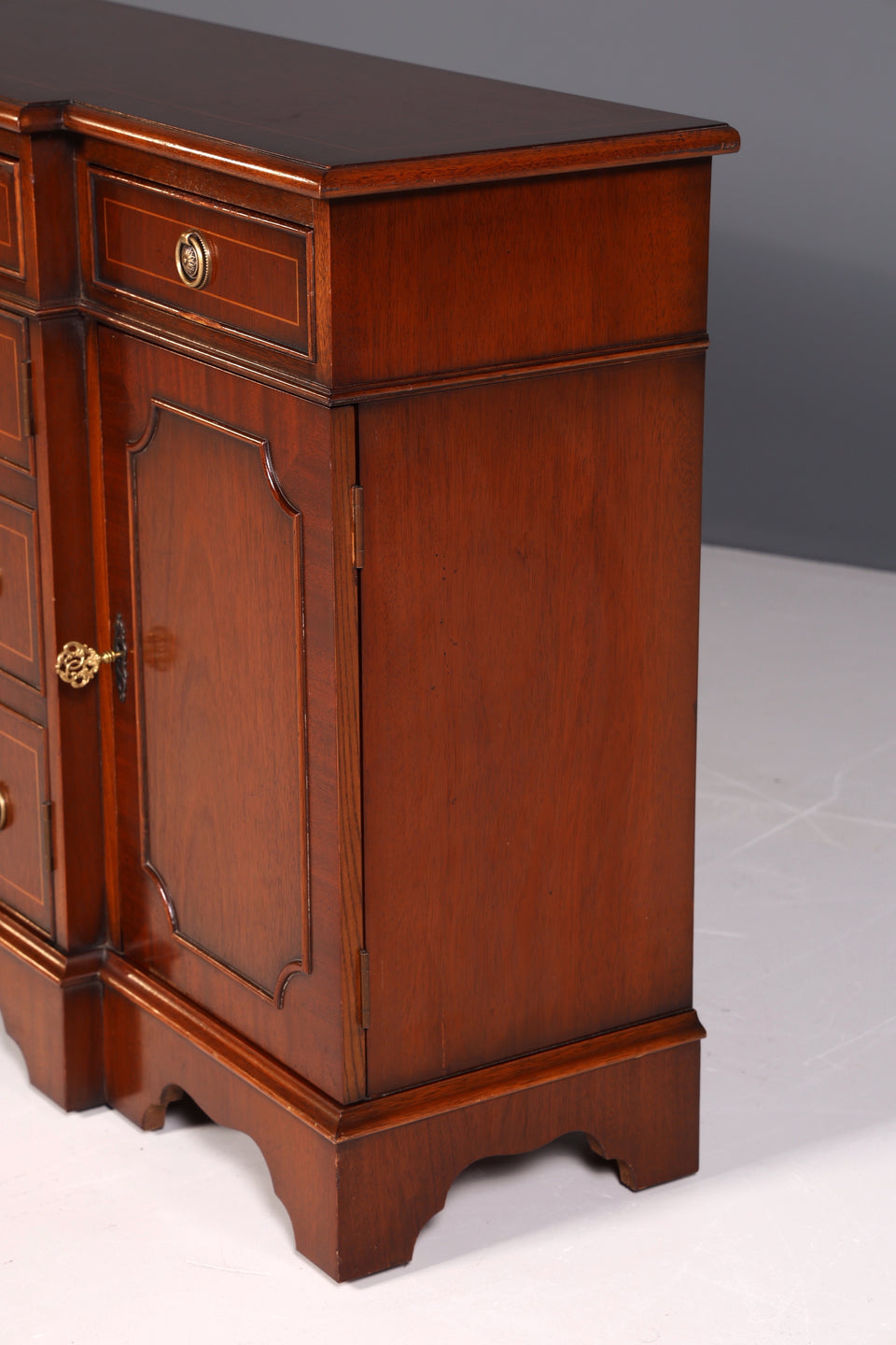 Stilvolles Englisches Sideboard Antik 60s Schrank Kommode