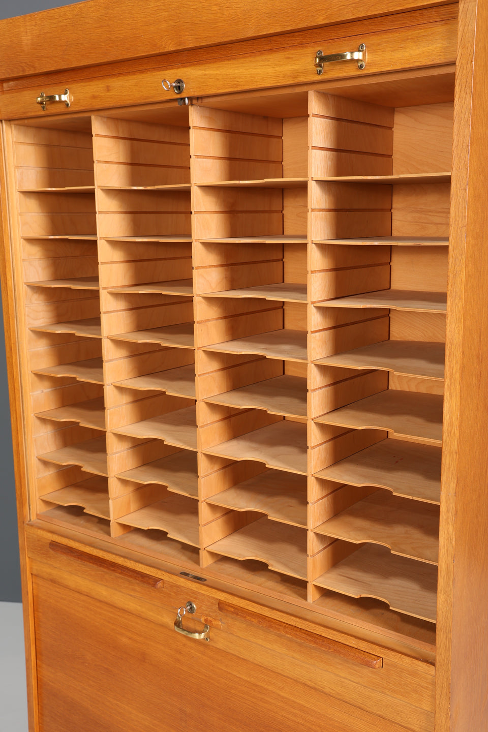 Mid Century Rollladenschrank Bauhaus Apothekerschrank Art Deco Büro Aktenschrank