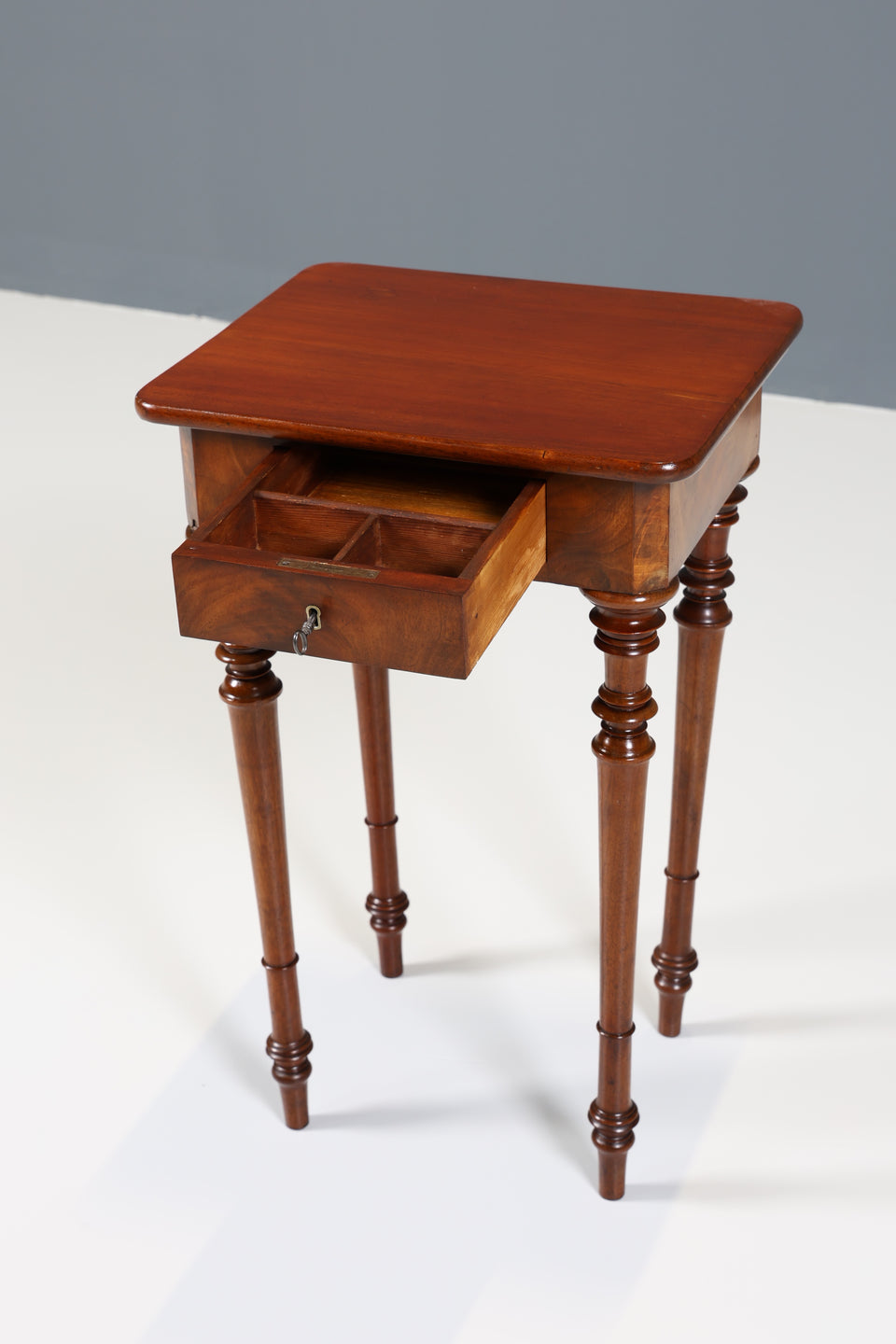 Traumhafter Louis Philippe Beistelltisch Gründerzeit Nähtisch Antik um 1880