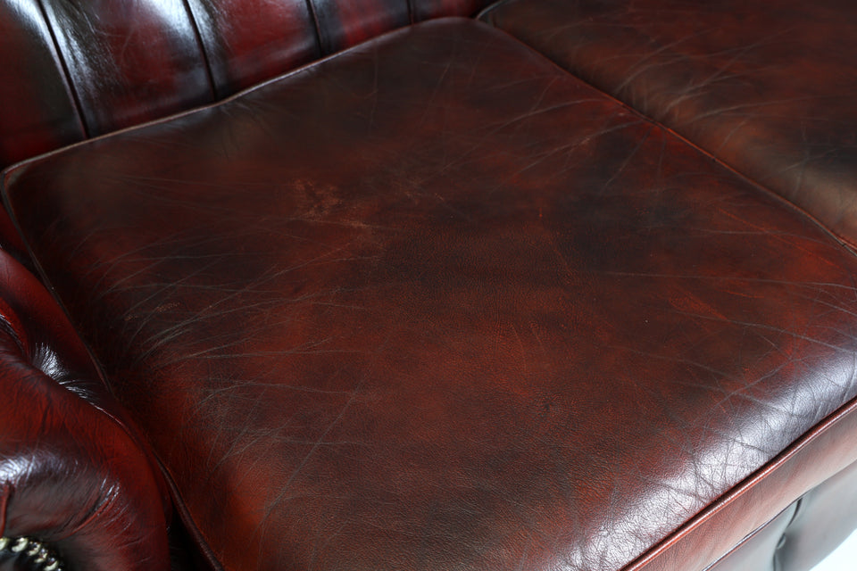 Original Chesterfield 2er Sofa Englisch Oxblood Leder