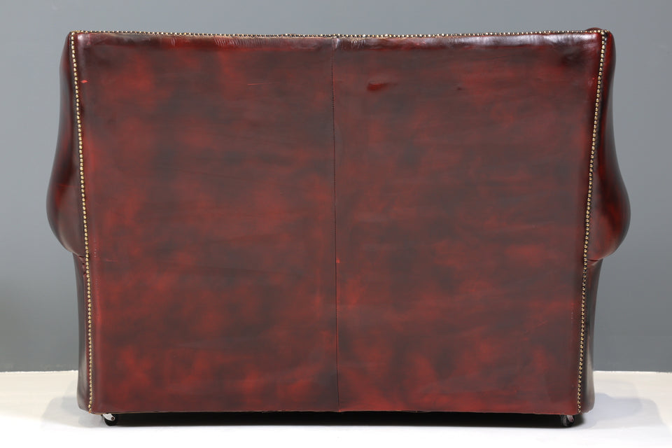 Original Chesterfield 2er Sofa Englisch Oxblood Leder