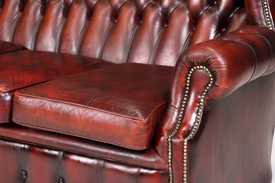 Original Chesterfield 3er Sofa Englisch Oxblood Leder