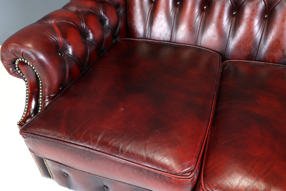 Original Chesterfield 3er Sofa Englisch Oxblood Leder
