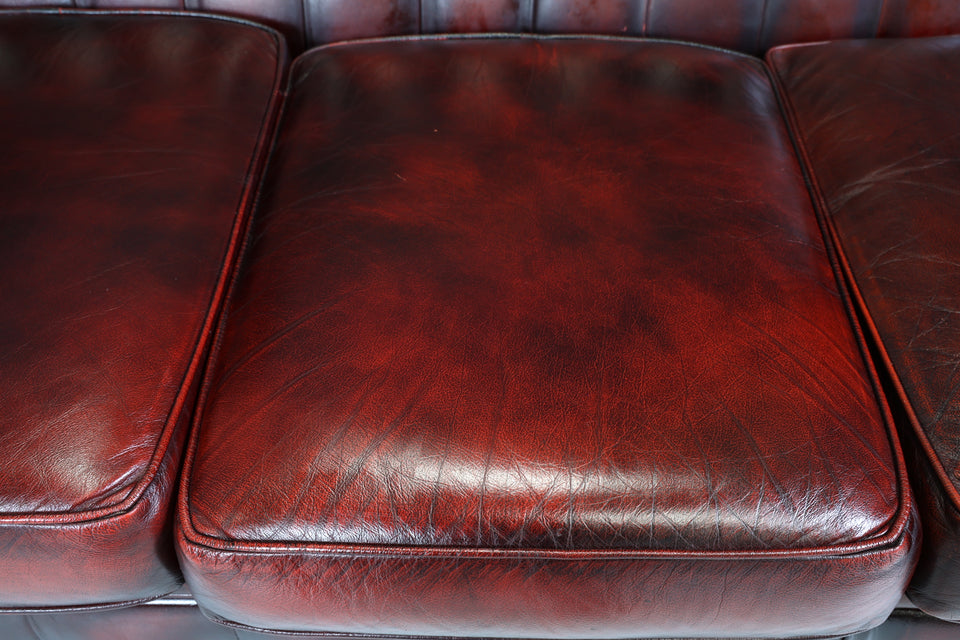 Original Chesterfield 3er Sofa Englisch Oxblood Leder