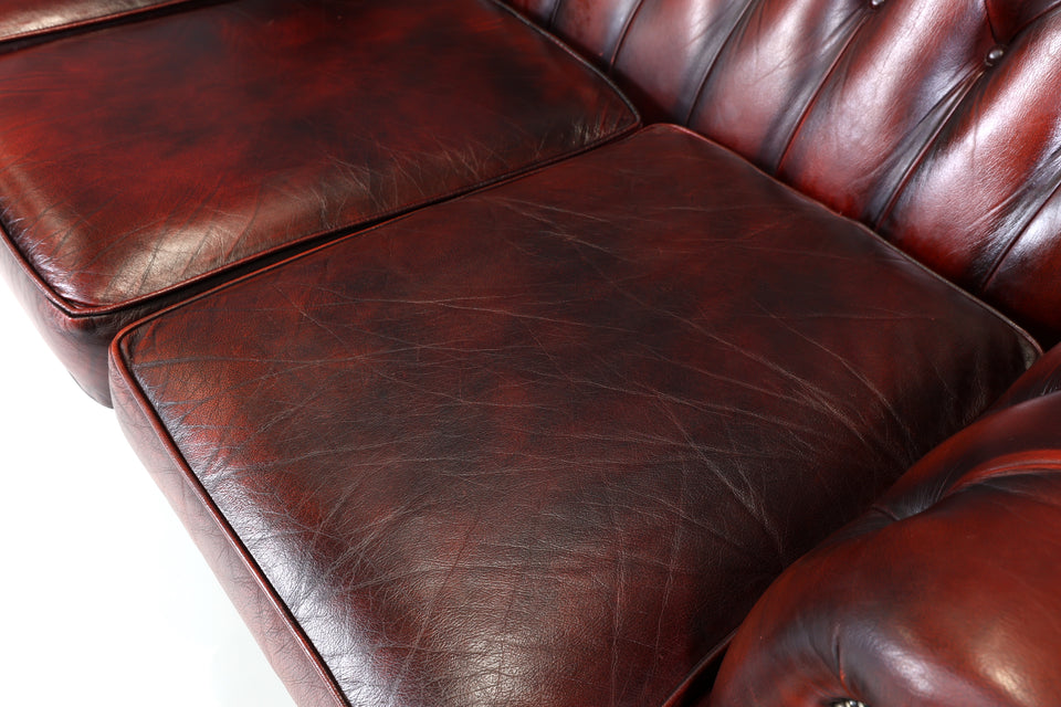 Original Chesterfield 3er Sofa Englisch Oxblood Leder
