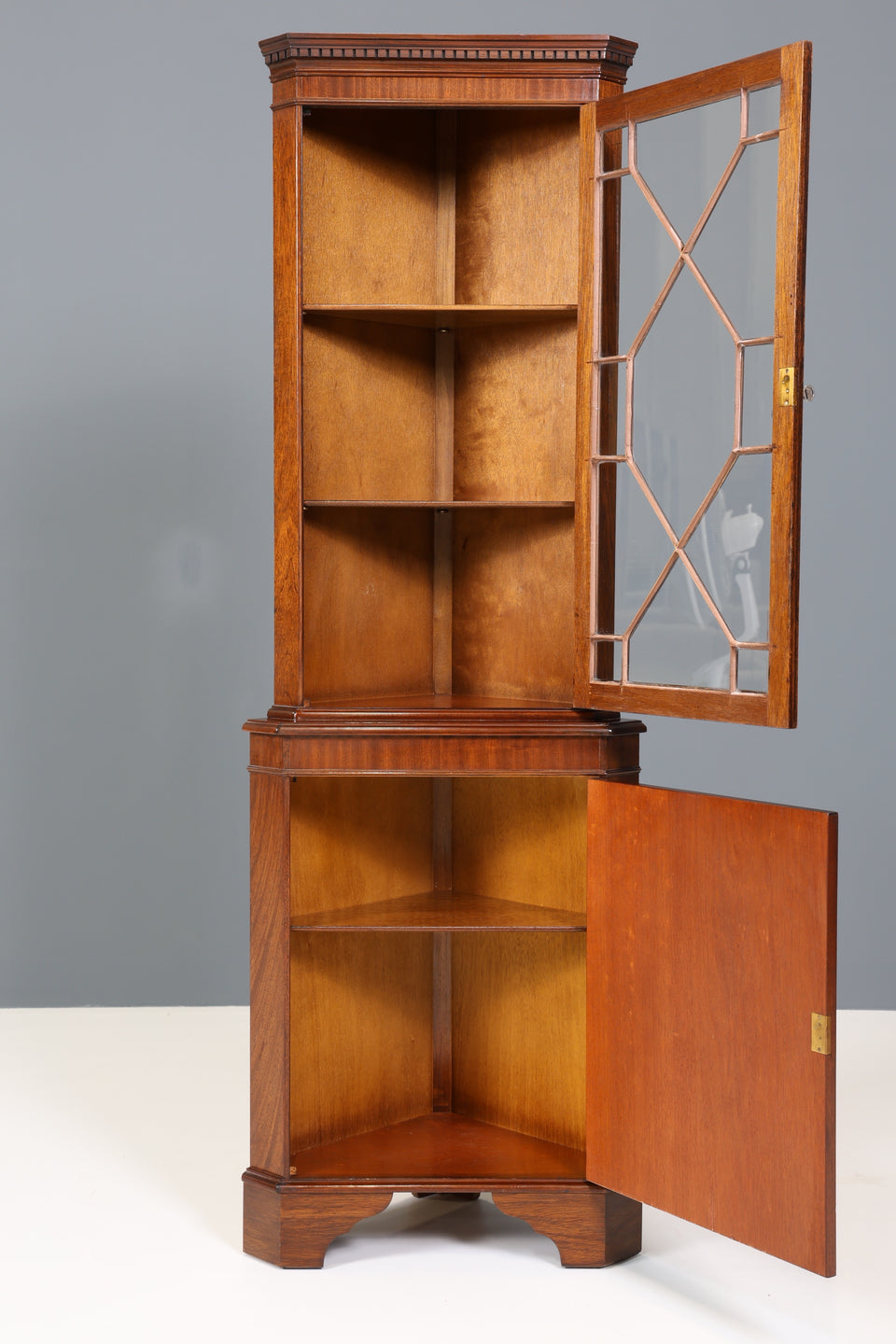 Wunderschöne Englische Eckvitrine Antik Stil Schrank Kommode