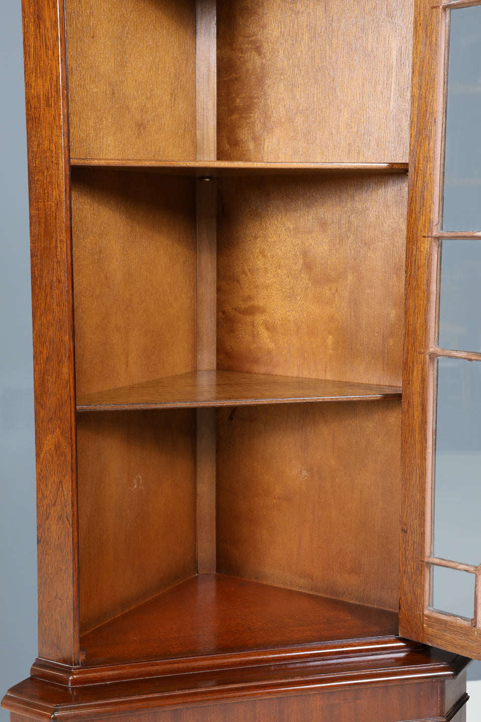 Wunderschöne Englische Eckvitrine Antik Stil Schrank Kommode