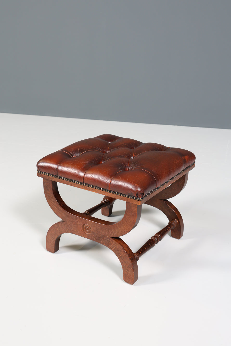 Stilvoller Original Chesterfield Hocker echt Leder Fusshocker UK