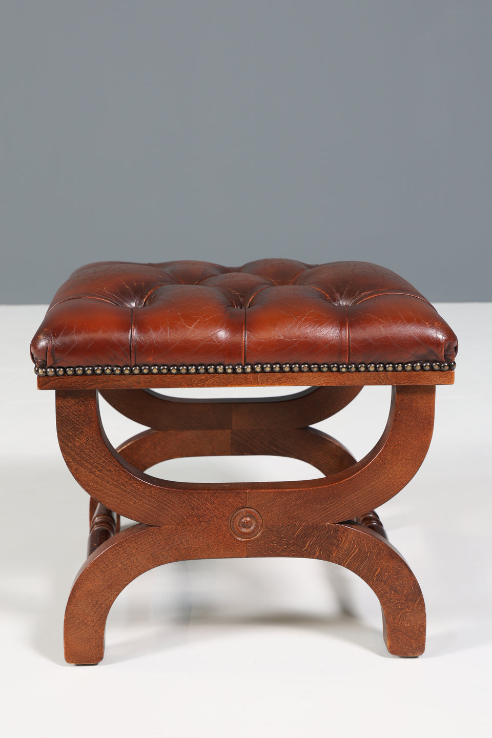Stilvoller Original Chesterfield Hocker echt Leder Fusshocker UK