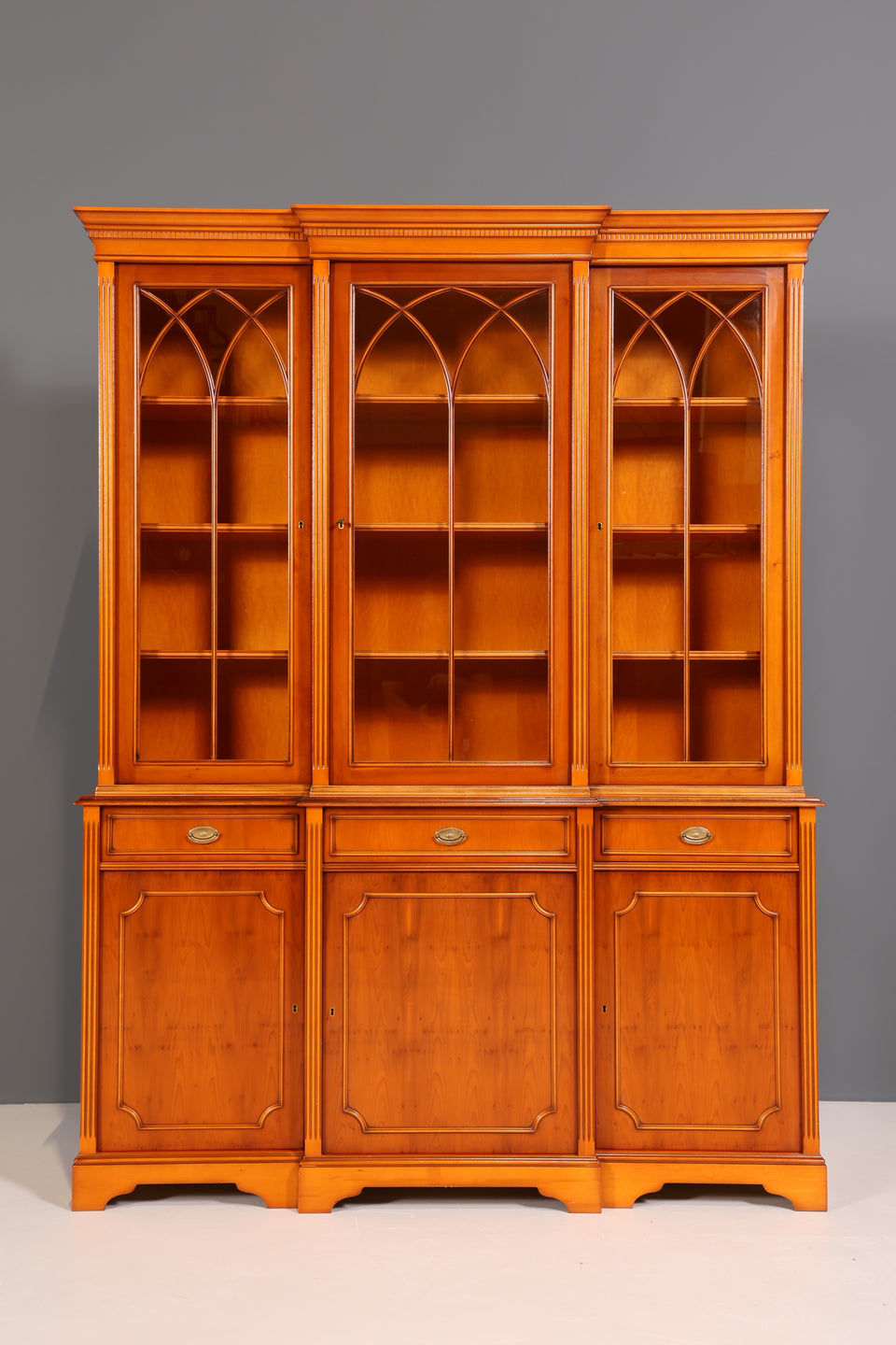 Edle Englische Vitrine Eibe Bücherschrank Heldense Stil Schrank Bibliothek