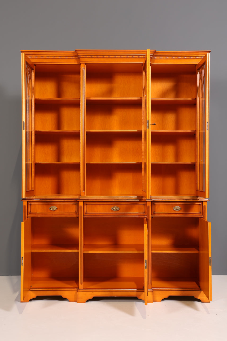Edle Englische Vitrine Eibe Bücherschrank Heldense Stil Schrank Bibliothek