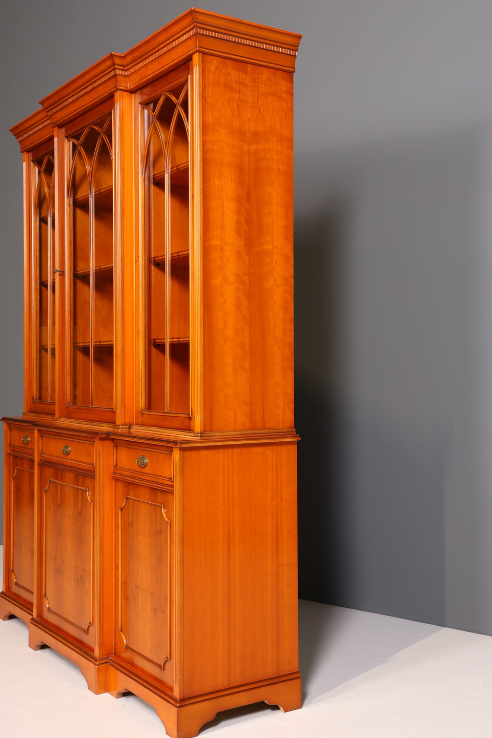 Edle Englische Vitrine Eibe Bücherschrank Heldense Stil Schrank Bibliothek