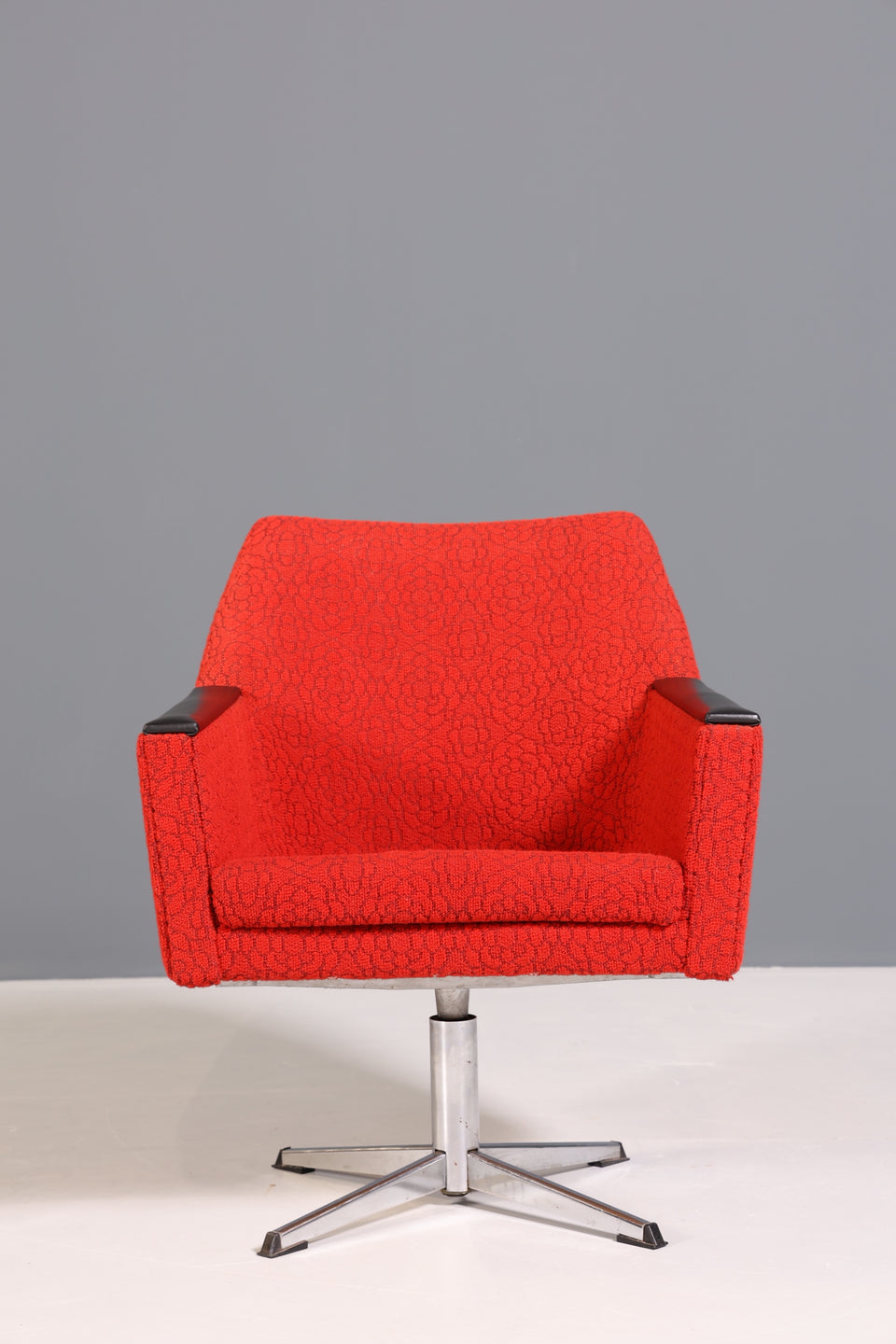 Schlichter Mid Century Sessel Vintage Cocktail Drehsessel Rot Stoff 1 von 2