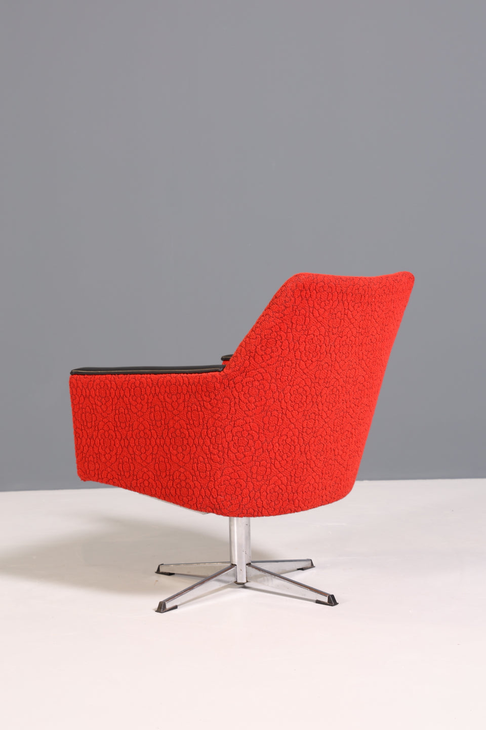 Schlichter Mid Century Sessel Vintage Cocktail Drehsessel Rot Stoff 1 von 2
