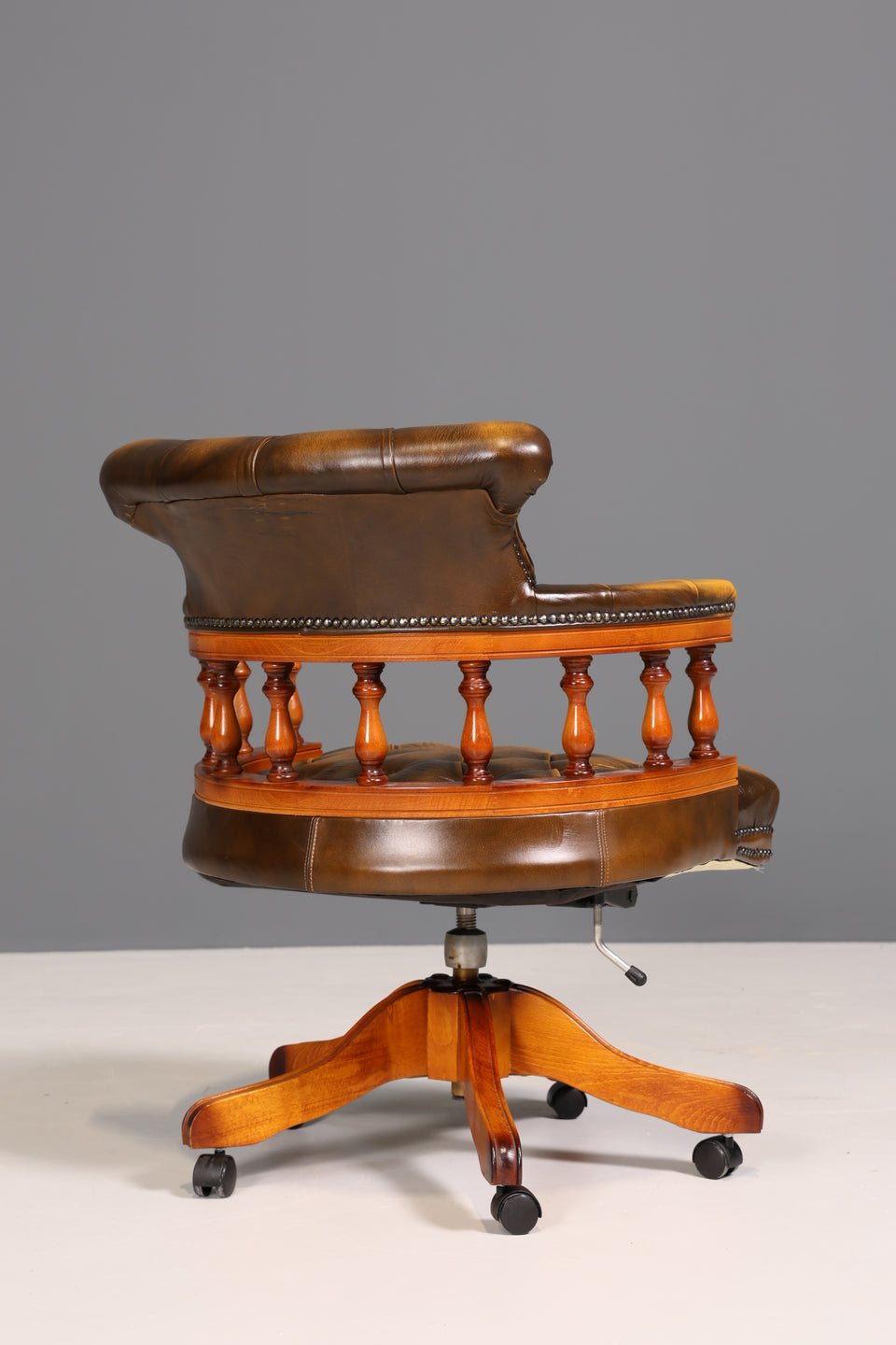 Original Chesterfield Centurion Captain Chair Englisch echt Leder Sessel