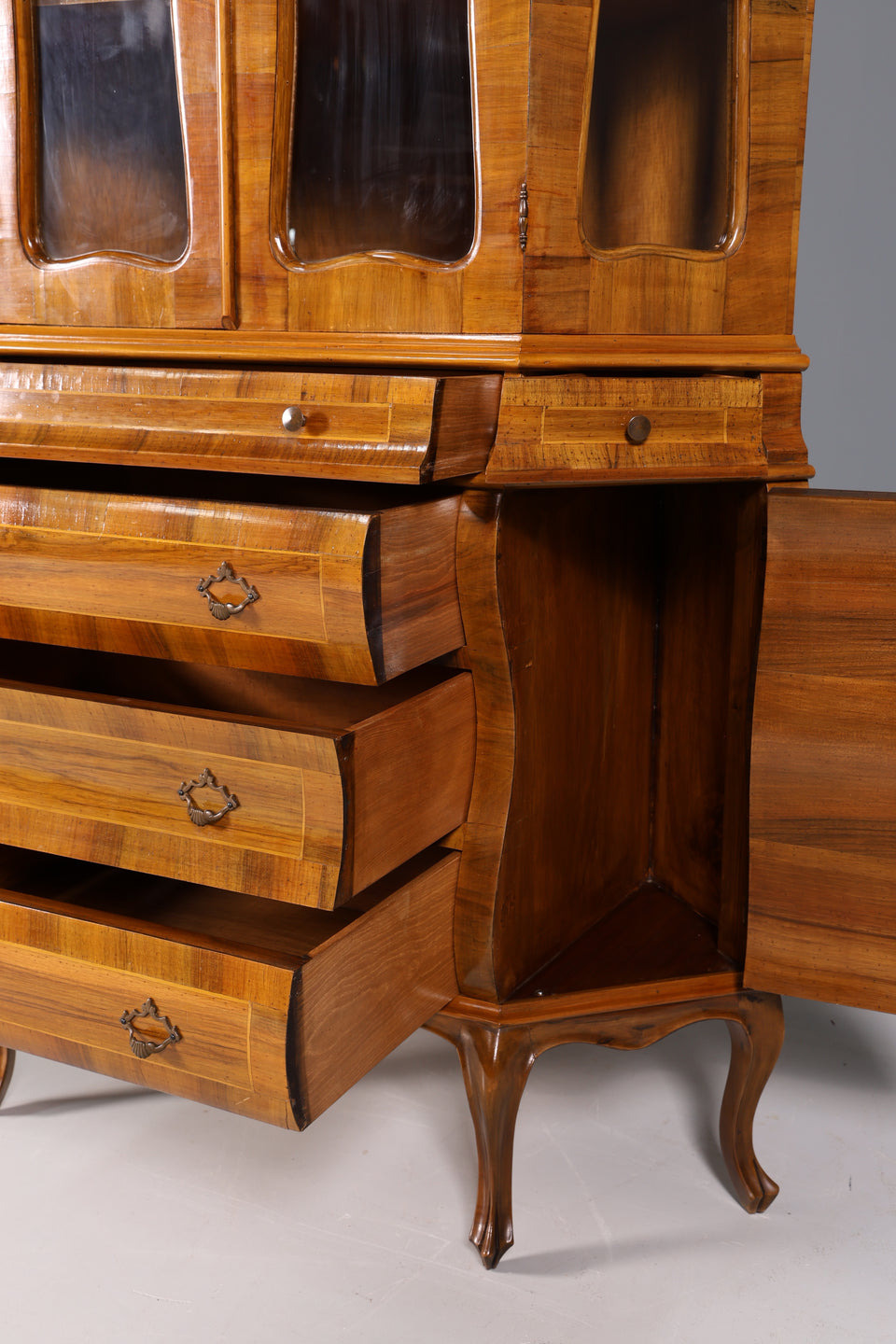 Wunderschöne Barock Eckvitrine echt Holz Chippendale Regal