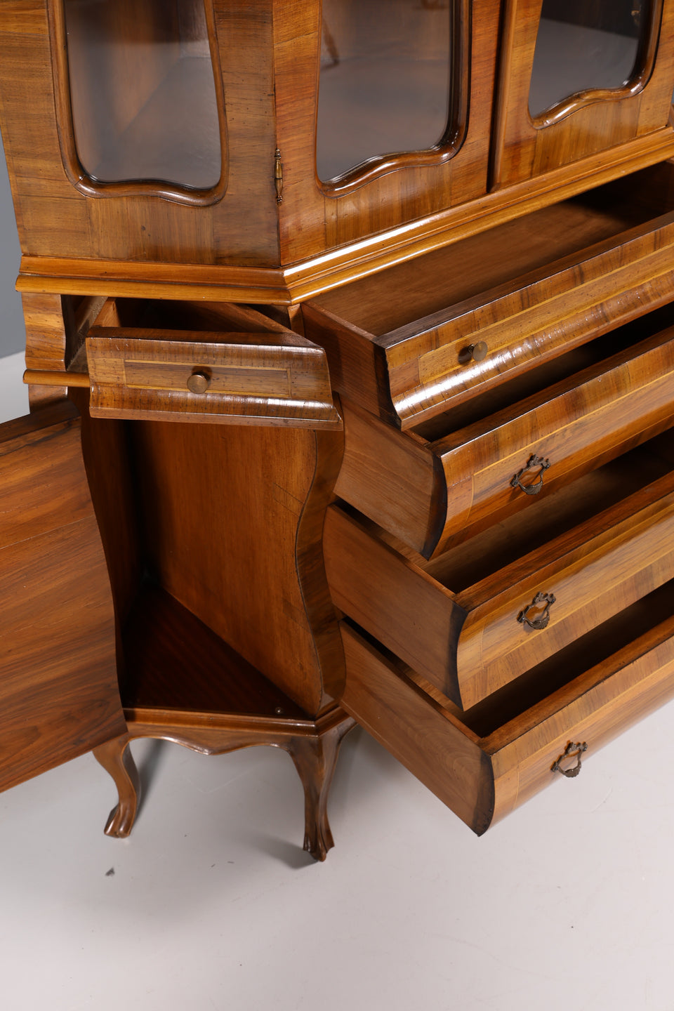 Wunderschöne Barock Eckvitrine echt Holz Chippendale Regal