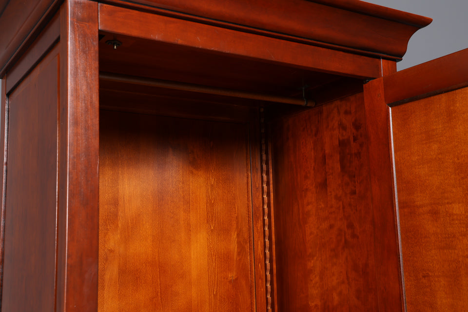 Edler Schrank im Englischen Stil "Made in France" Kleiderschrank