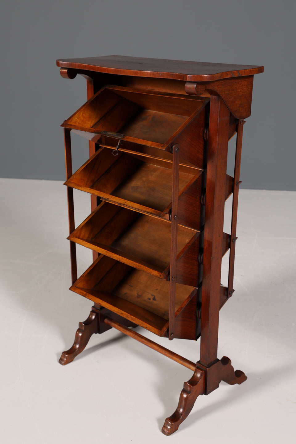 Ungewöhnlicher Biedermeier Nähschrank Antik Mahagoni Nähkästchen